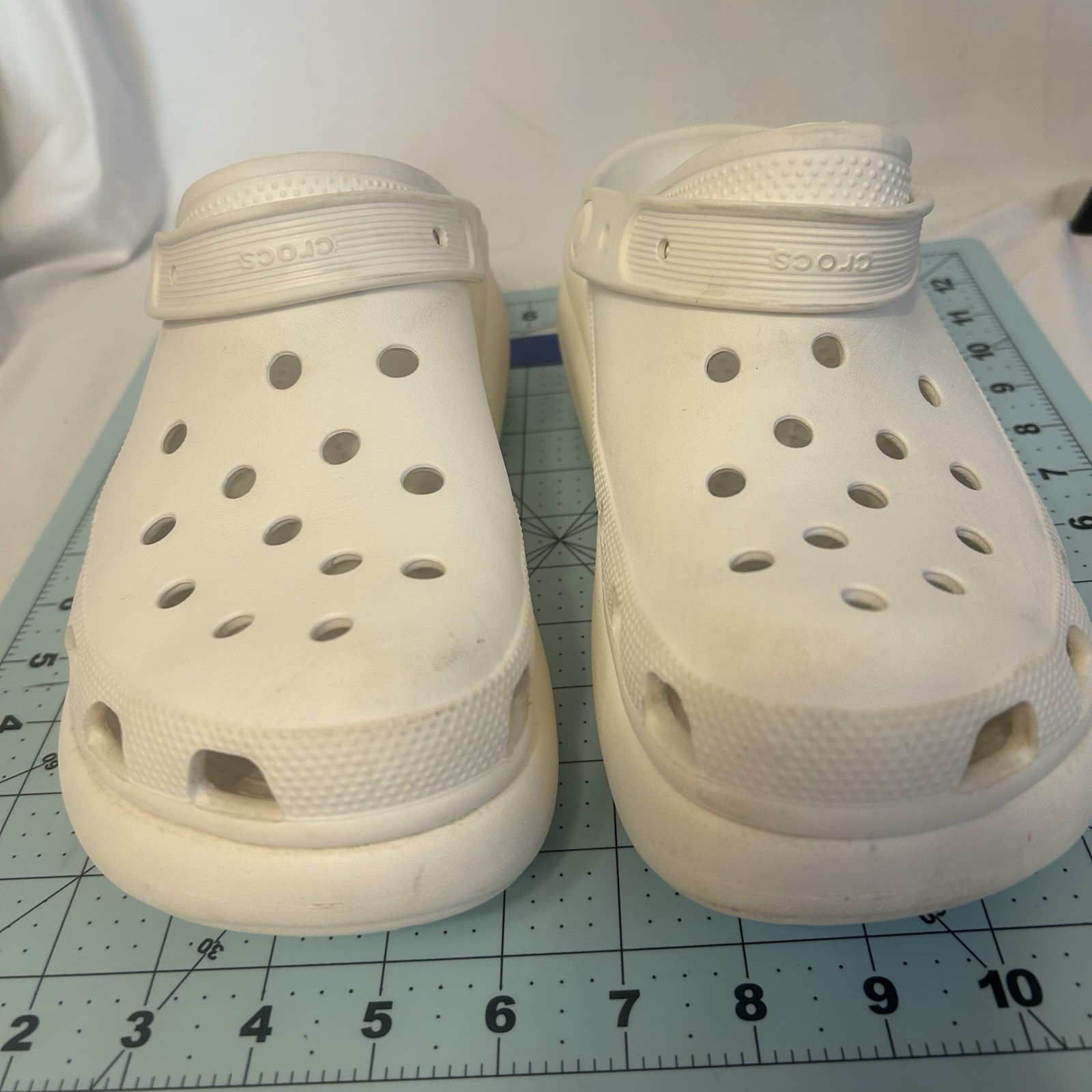 Crocs Classic White Clog Slip-On Rubber Upper Unisex Adults US 9