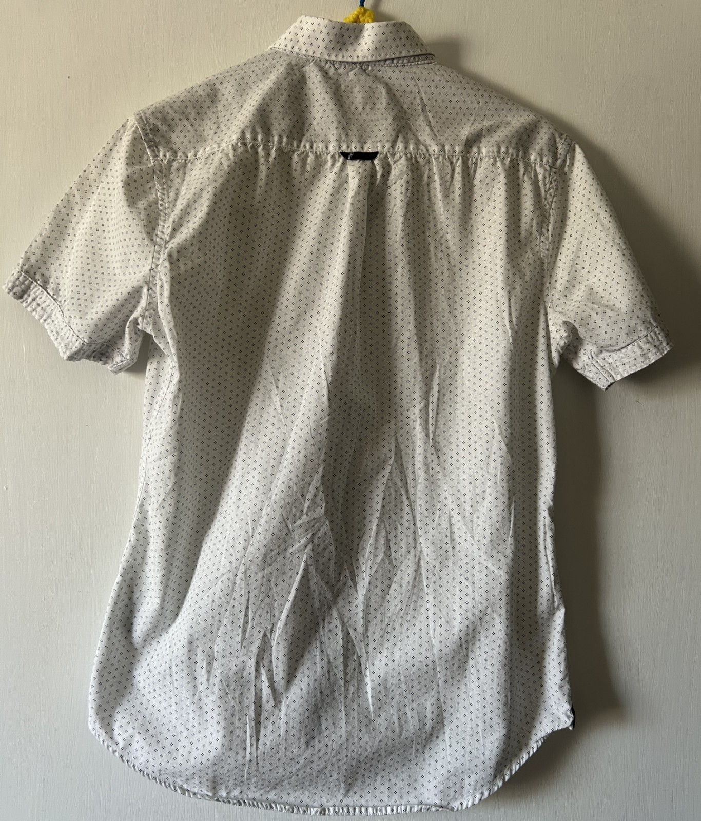 Seven Diamonds Men’s white geometric print short sleeve button up shirt size M