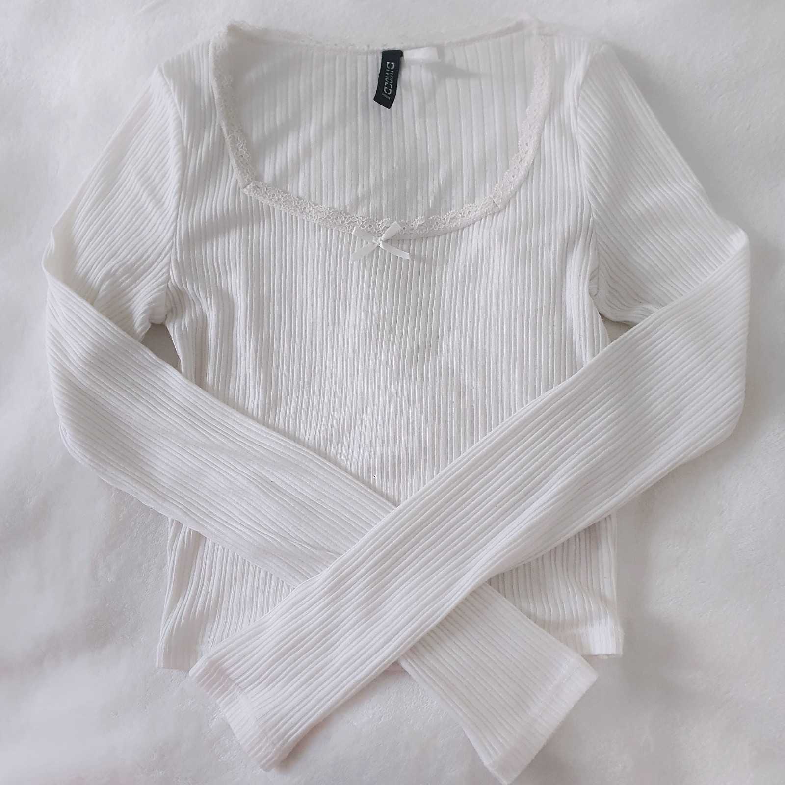 H&M White Cropped Longsleeve with Lace and Ribbon Detail 💜 size XS Coquette Y2K
