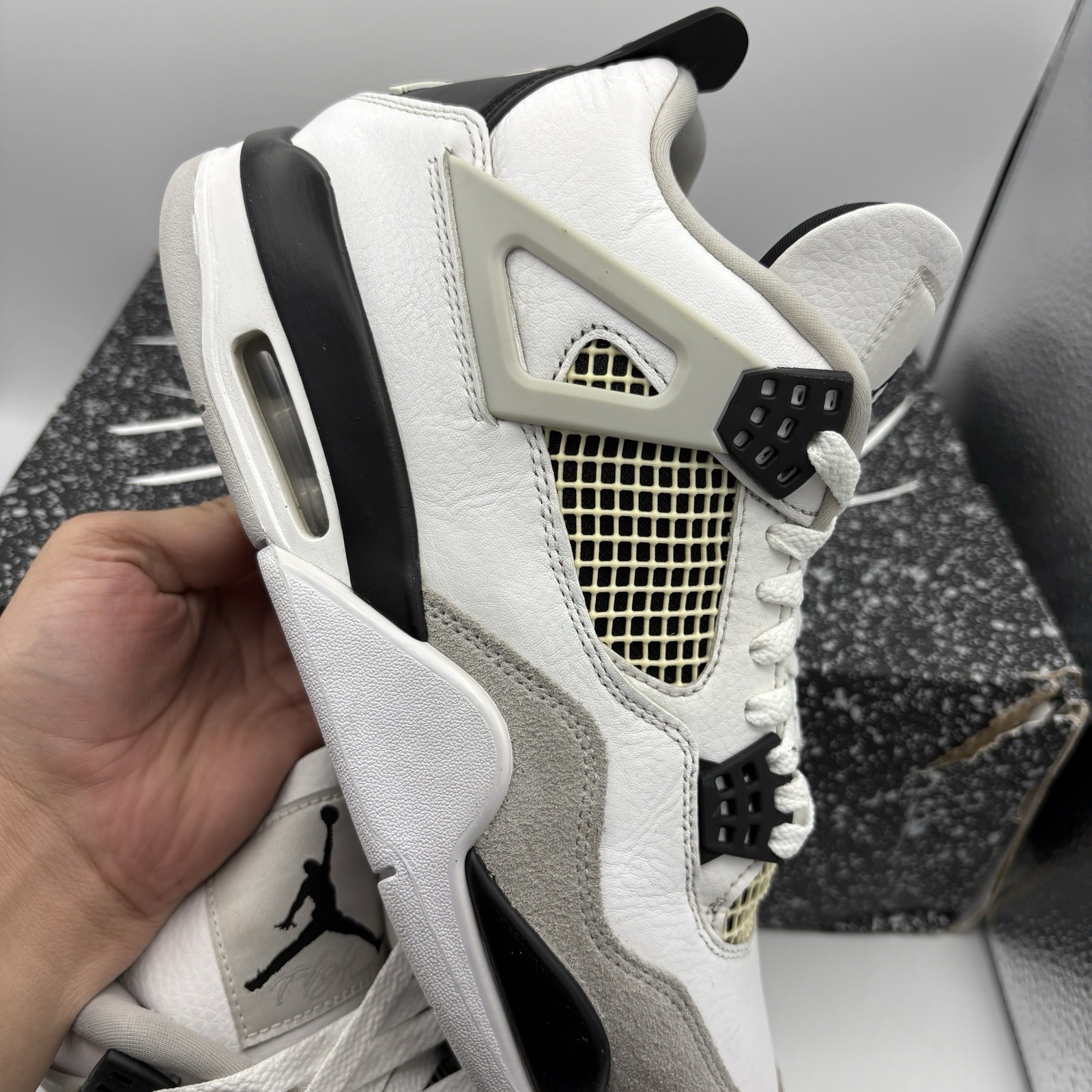 Jordan 4 Retro Military Black Size 9.5 Pre-Owned DH6927-111 White Grey