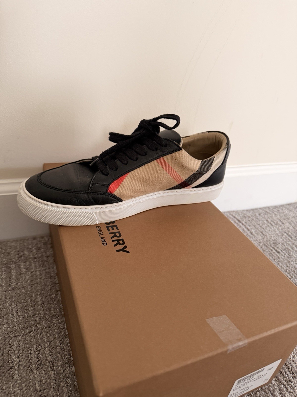 Authentic Burberry Women’s Check Low Top Sneakers Black Beige Leather EU 39 US