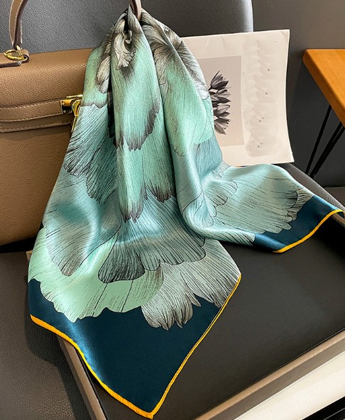 100% Mulberry Silk Scarf 26″ Vintage Green Floral Large Bloom Print Wrap