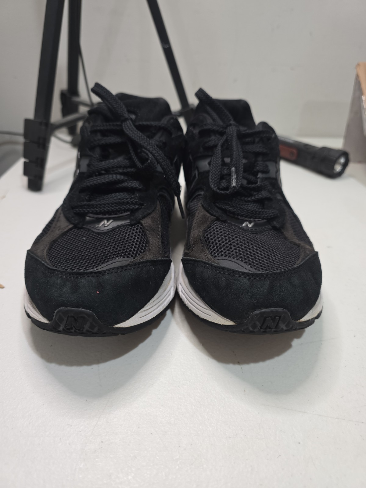 New Balance 2002R Men’s Black Running Sneakers M2002RBK Size 9 9D NICE!
