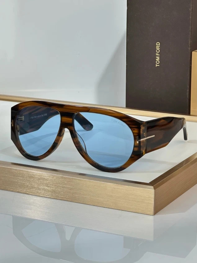 Tom Ford Bronson TF1044 sunglasses Wood grain frame Blue lenses