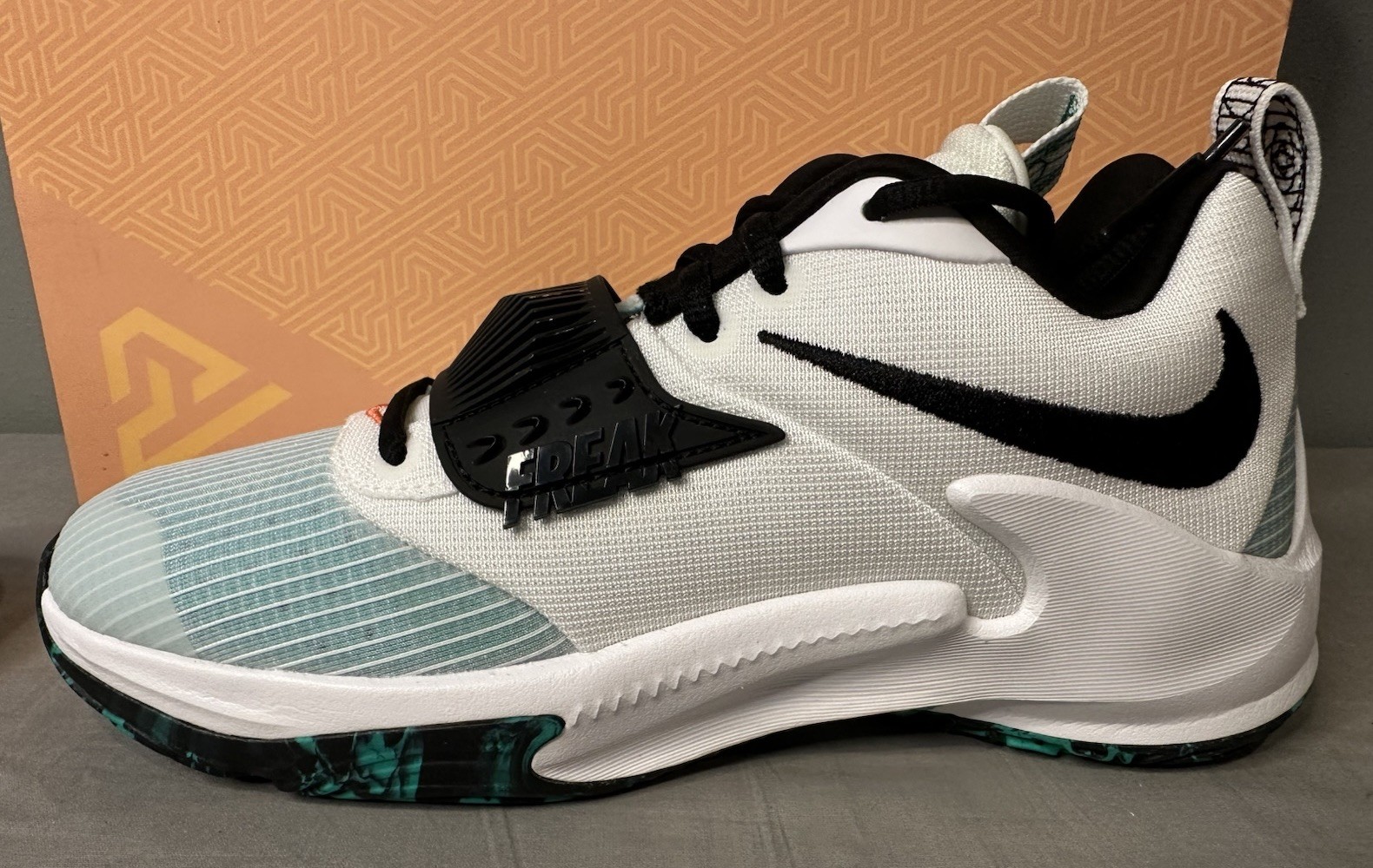 Nike Zoom Freak 3 (GS) Clear Emerald Sneakers DB4158-101 Youth Size 5Y