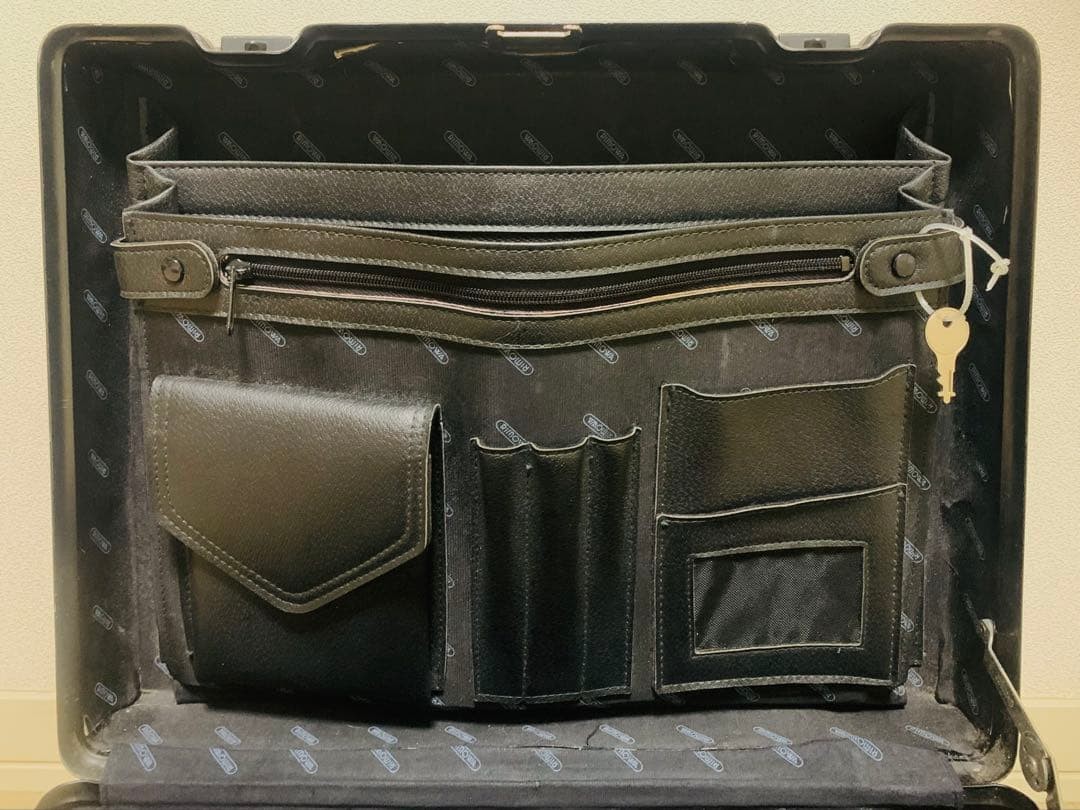 Rimowa attaché case, green