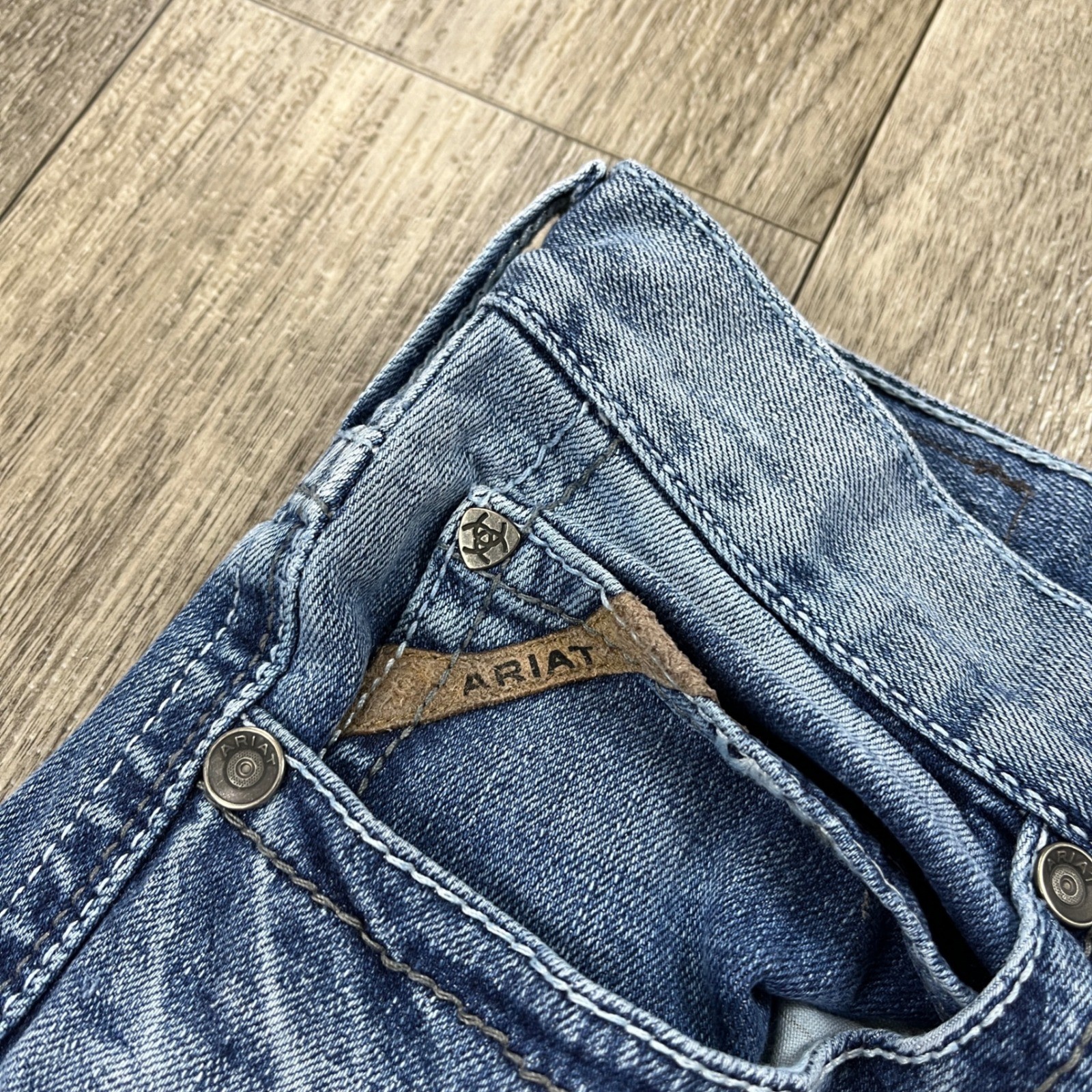 Ariat M2 Mens Relaxed Bootcut Jeans 32×34 Medium Wash Blue Denim Cowboy Workwear