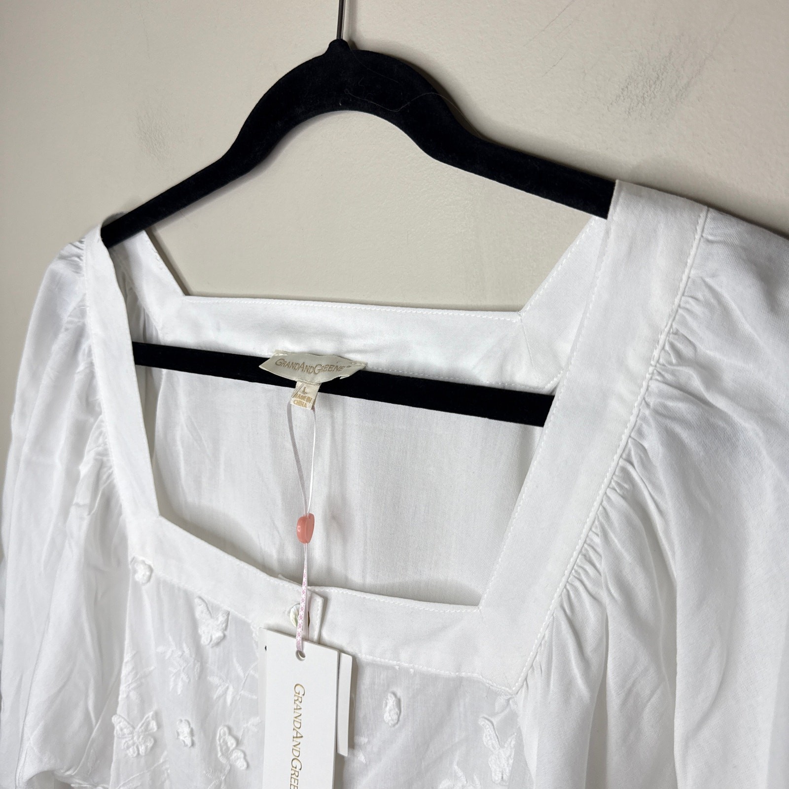 NEW NWT Grand & Greene Butterfly & Floral Applique White Top Size Large Fairy