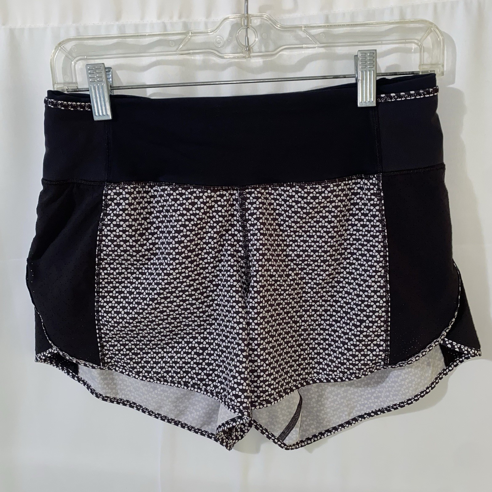 Lululemon Real Quick Short *Perforated 3.5″ Monochromic Black White Size 6