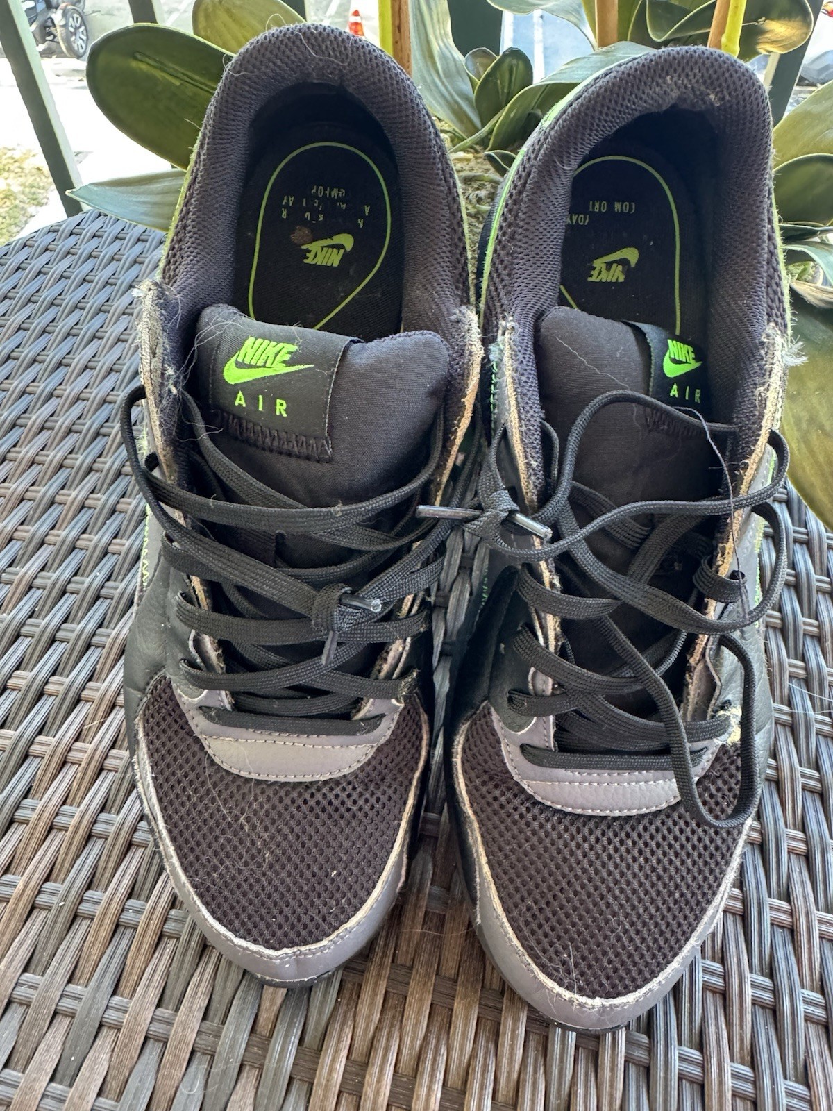 Nike Air Max Men’s Black Green Gray Solid Low Top Athletic Sneakers Lace Up