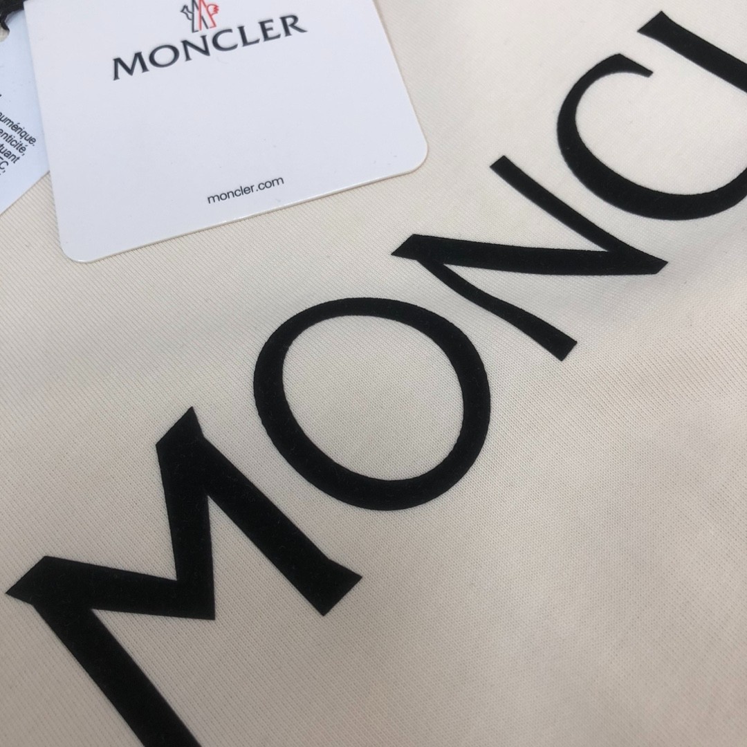 Moncler Unisex Oversized White Classic Crew-Neck Short-Sleeve Shirt M
