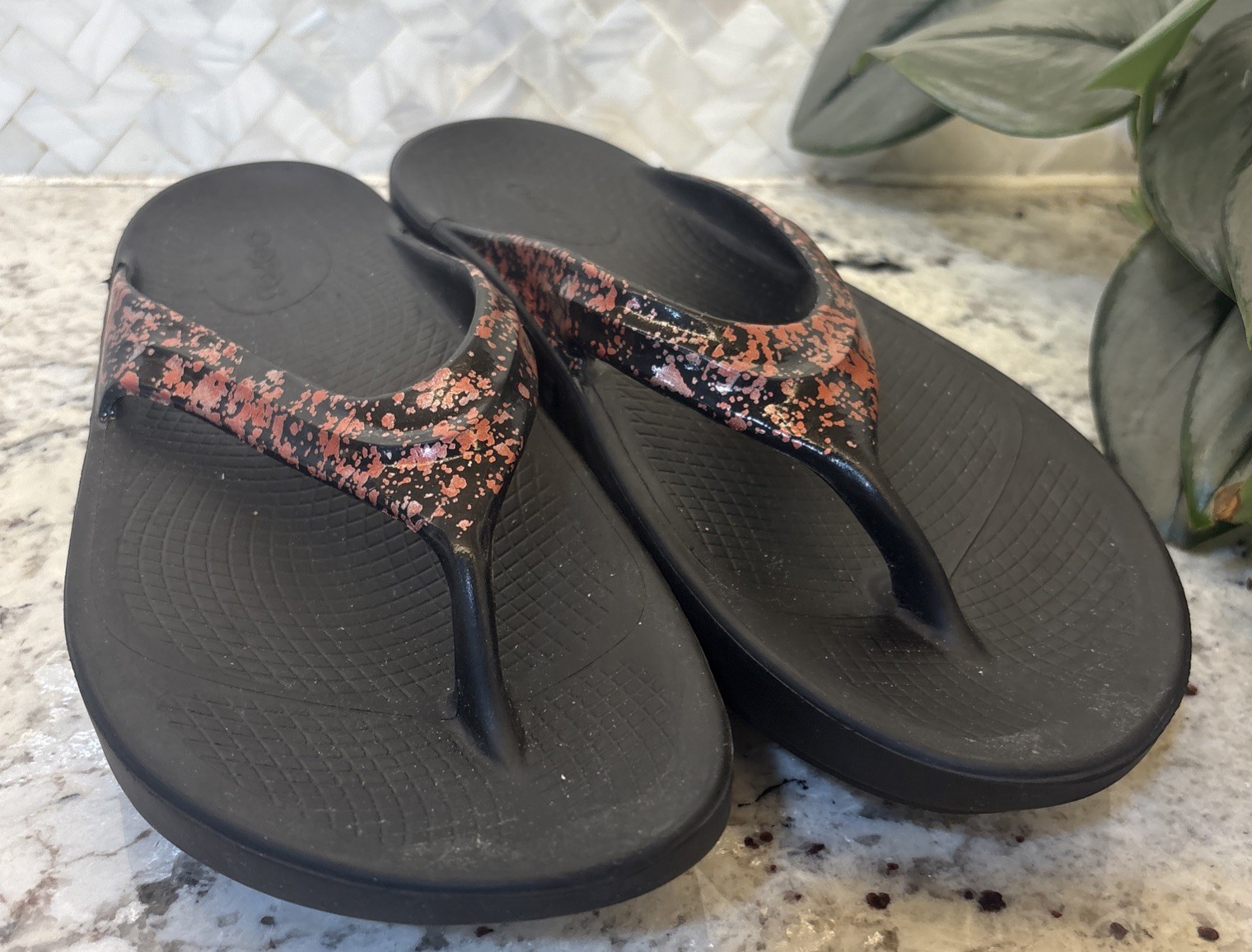 OOFOS OOlala Ltd Edition Bellini Splash Recovery Flip Flop Thong Sandal Women 10