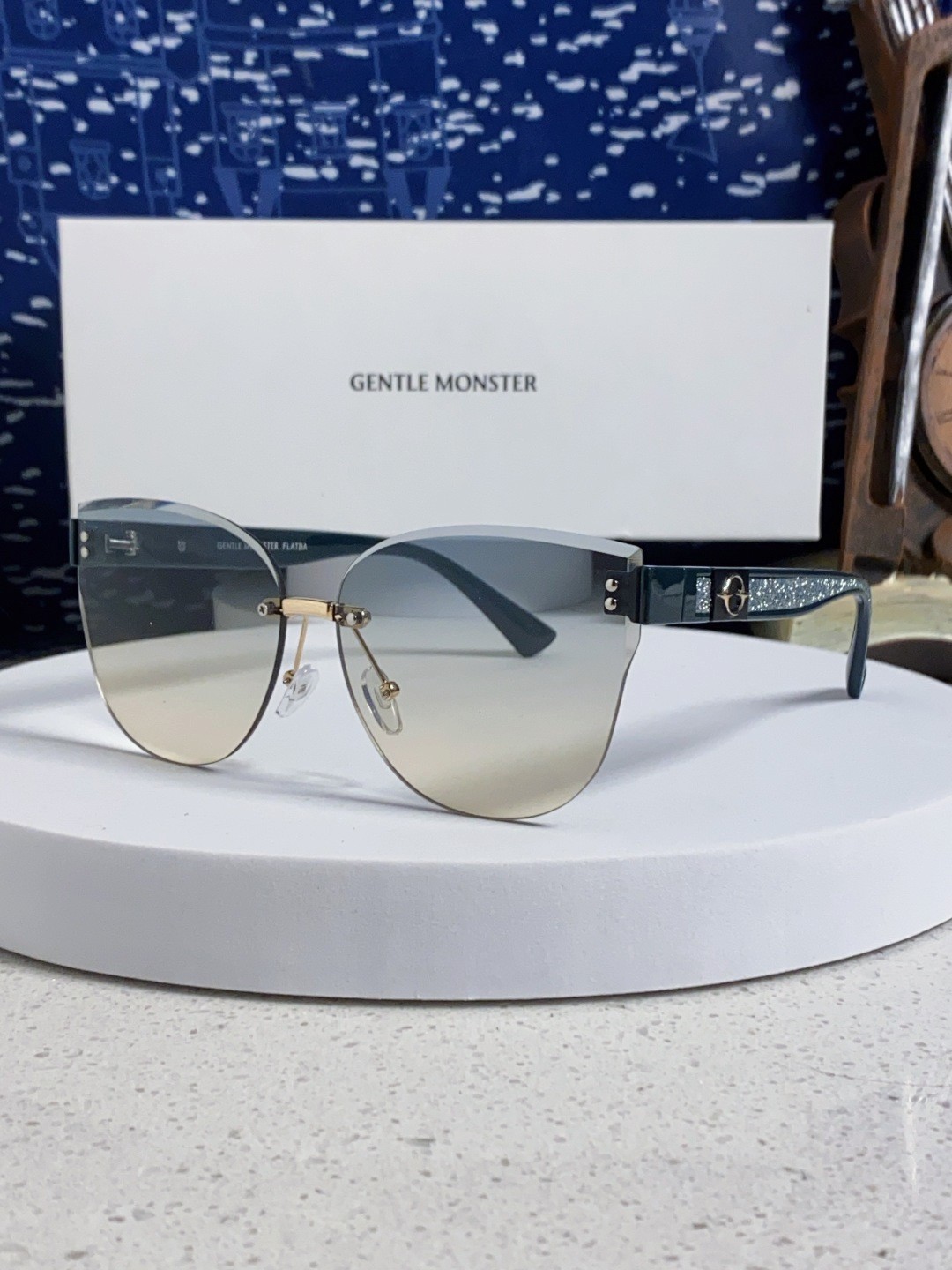 Gentle Moster FLATBA 8194 Cat-Eye Frame Sunglasses for Women Green/Gray Gradient