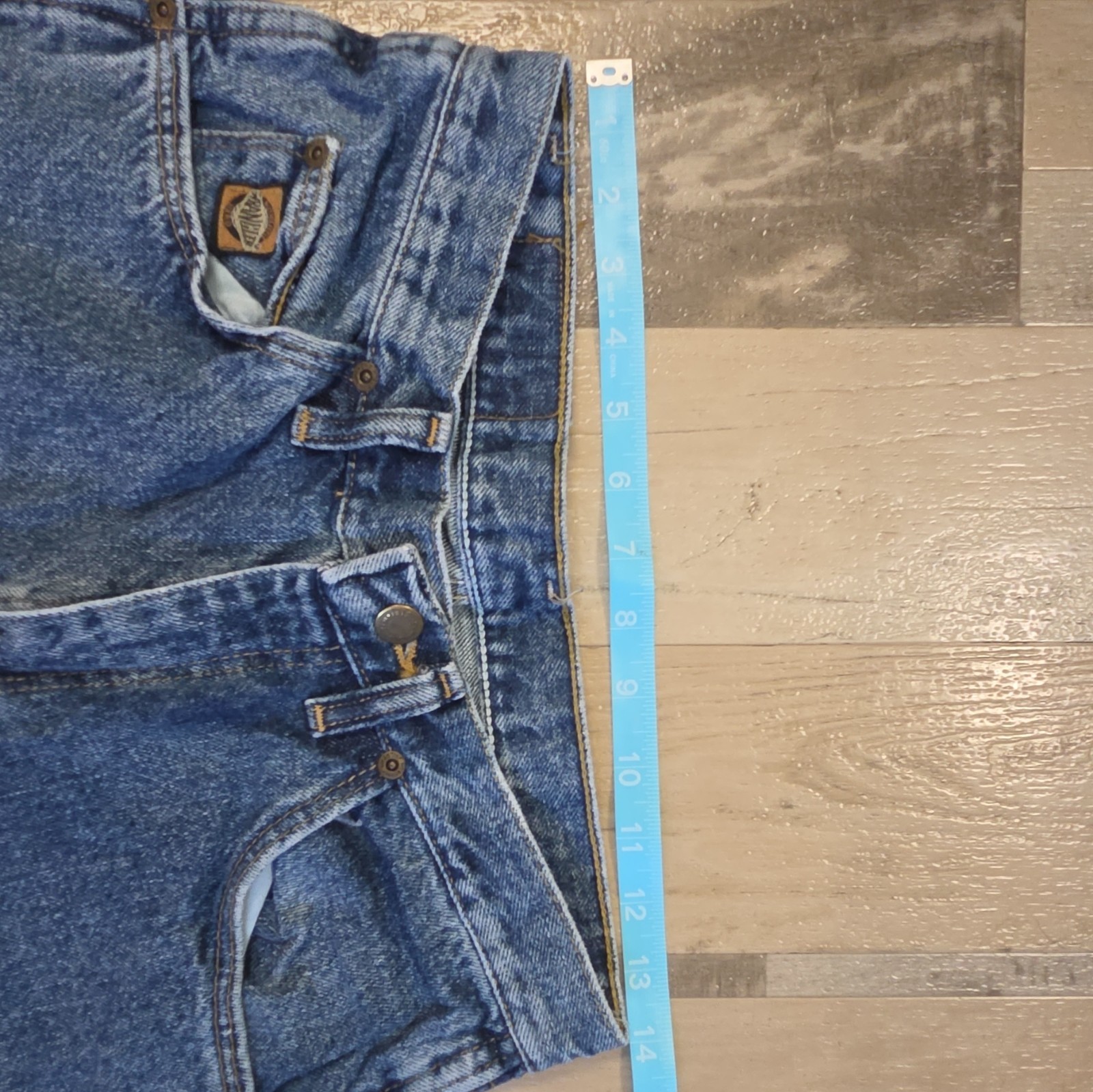 Wrangler Authentic StoneWash Medium Blue Denim Straight Leg Jeans 5-Pocket Zip