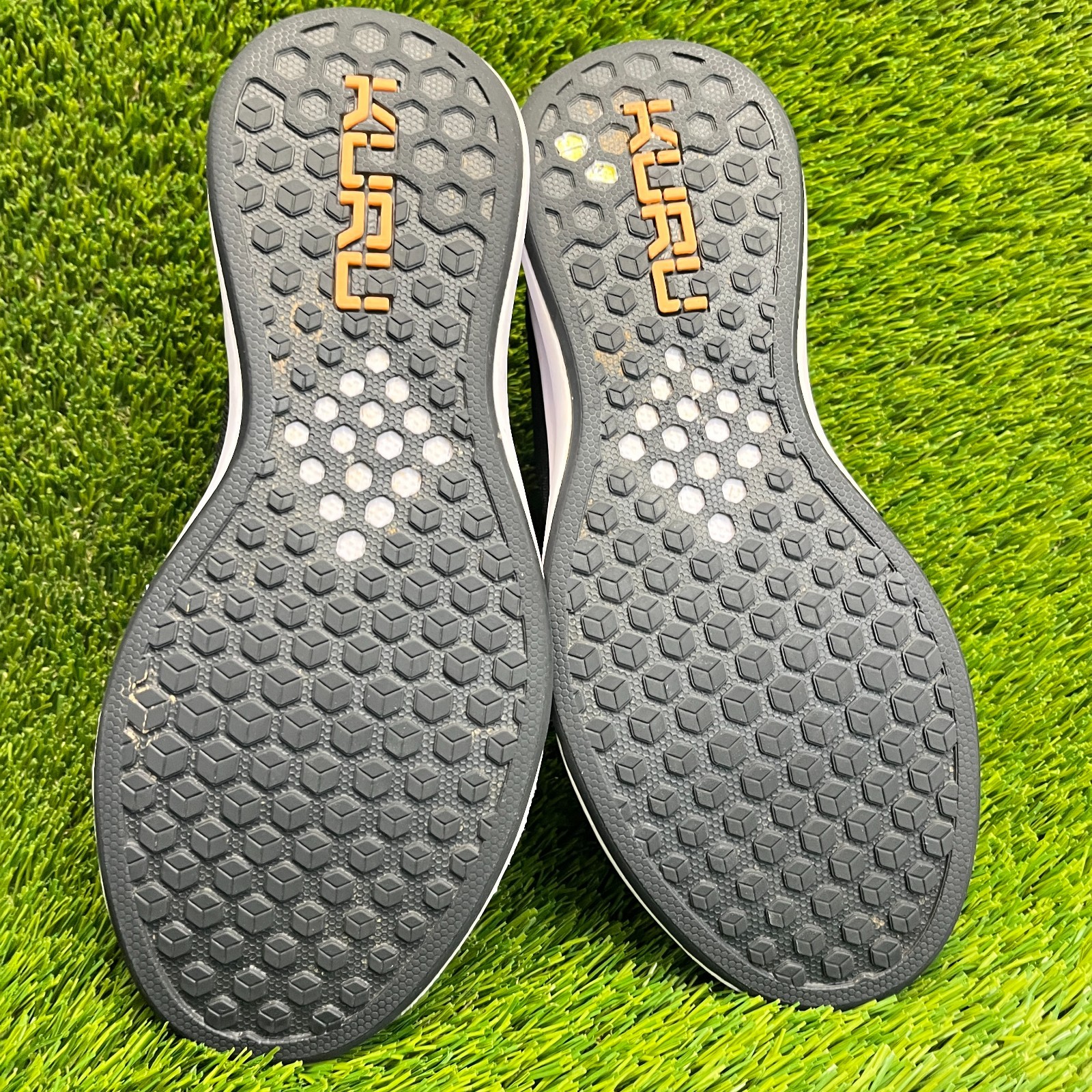 Kuru Atom Womens Size 9 Black White Athletic Walking Slip On Shoes Sneakers