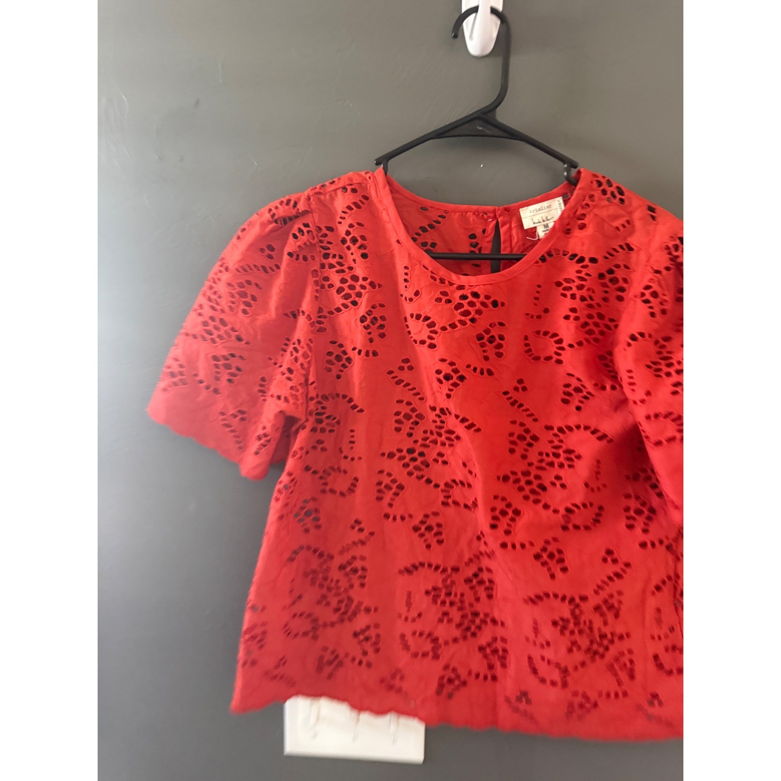 Artelier Nicole Miller Red Eyelet Puff Short Sleeve Blouse Scalloped Hem Medium