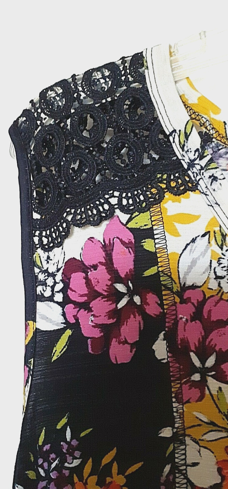 Cupio 95% viscose, 5% spandex multi floral embellished top Size M