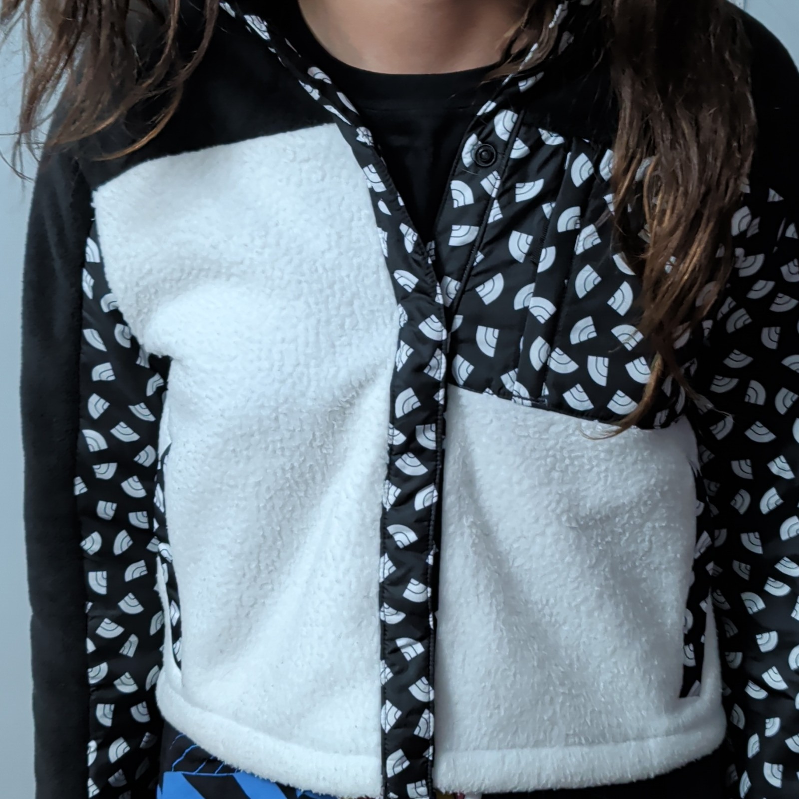 The North Face Kids L/G Size 12 Black w/ White Logo Pattern