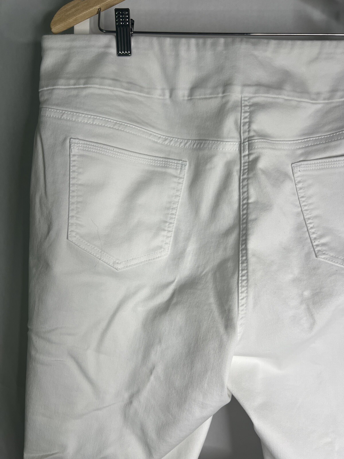 Westbound Crop Pants Woman 20W White Stretch Pockets 21 in Inseam Med Wt Fabric