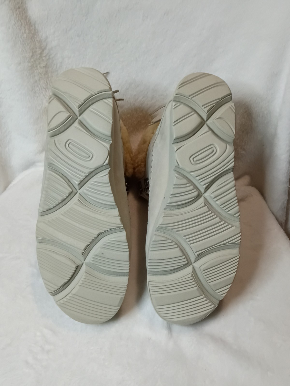 Manitobah Women’s Half Wrap Fur Suede Boots, Size 9, Gray