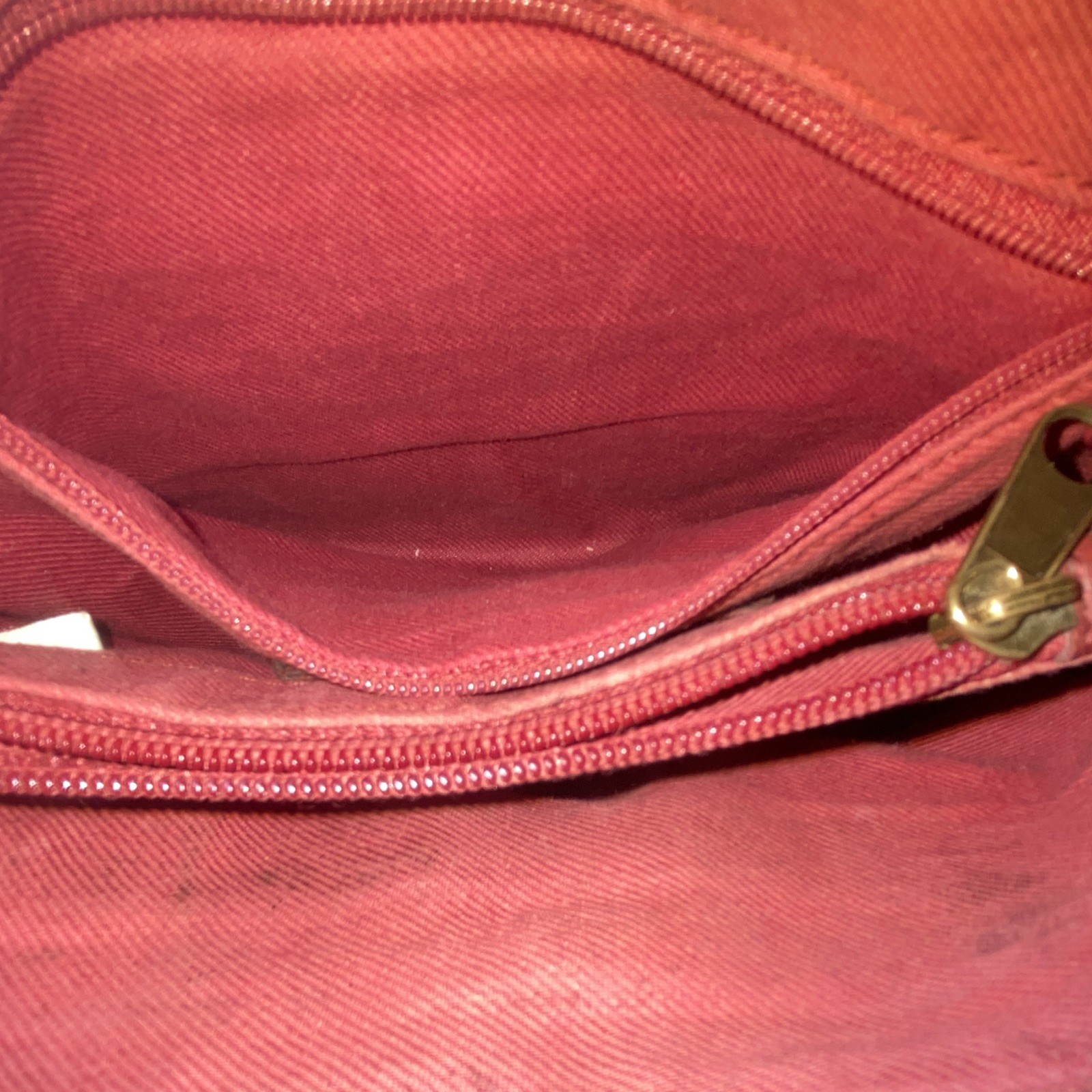 Relic Burgundy Pebbled Small Crossbody Bag Turn Lock Zip Adjustable Strap