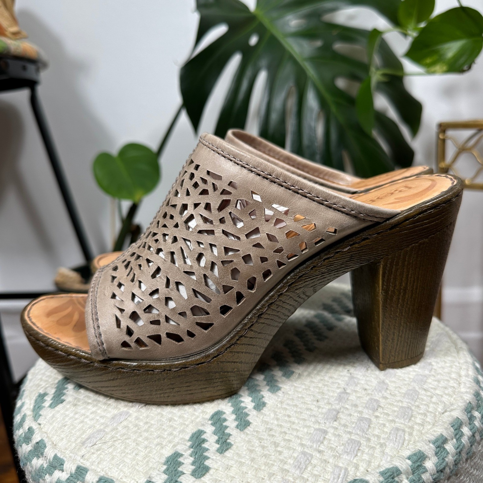 Born Kismet Leather Cutout Platform Mule Heels Taupe Brown Peep Toe Women 9
