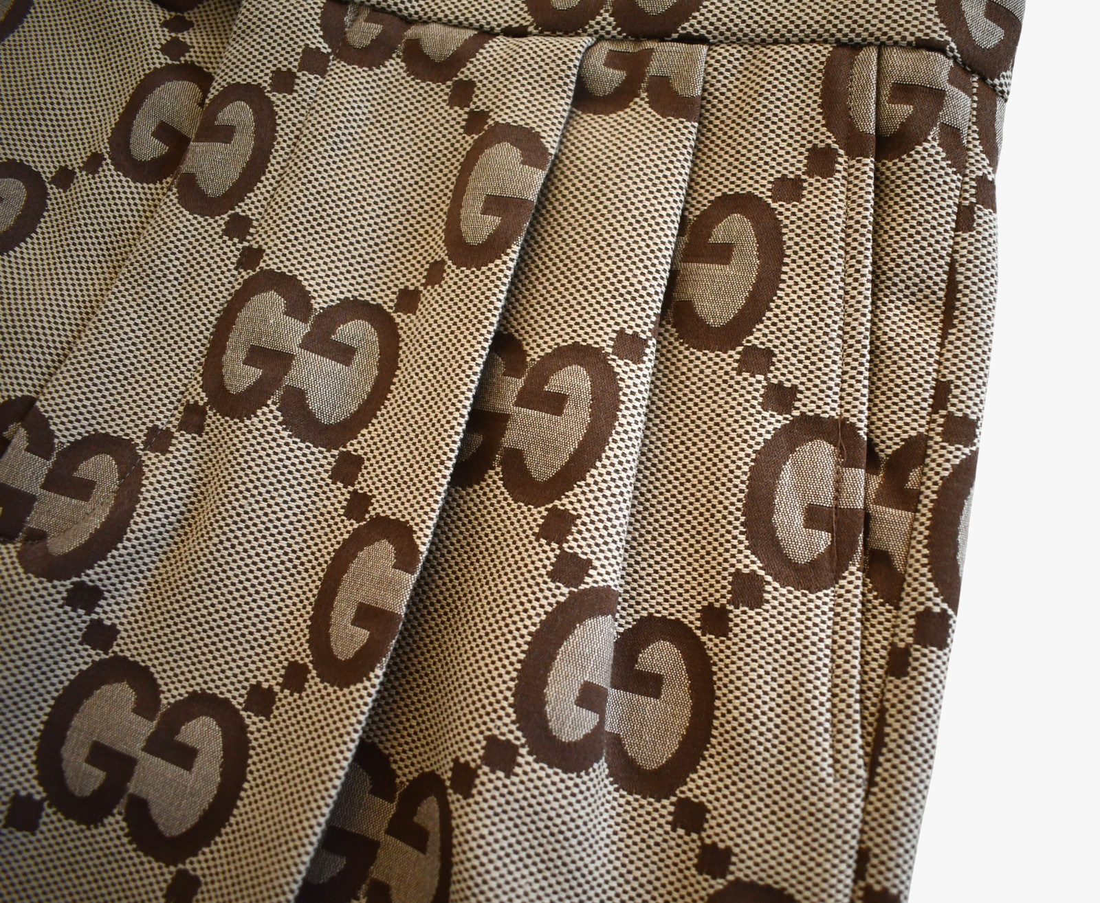 🆕️NEW Authentic GUCCI Beige/Ebony JUMBO GG Canvas Men’s Shorts IT-50 W-32″