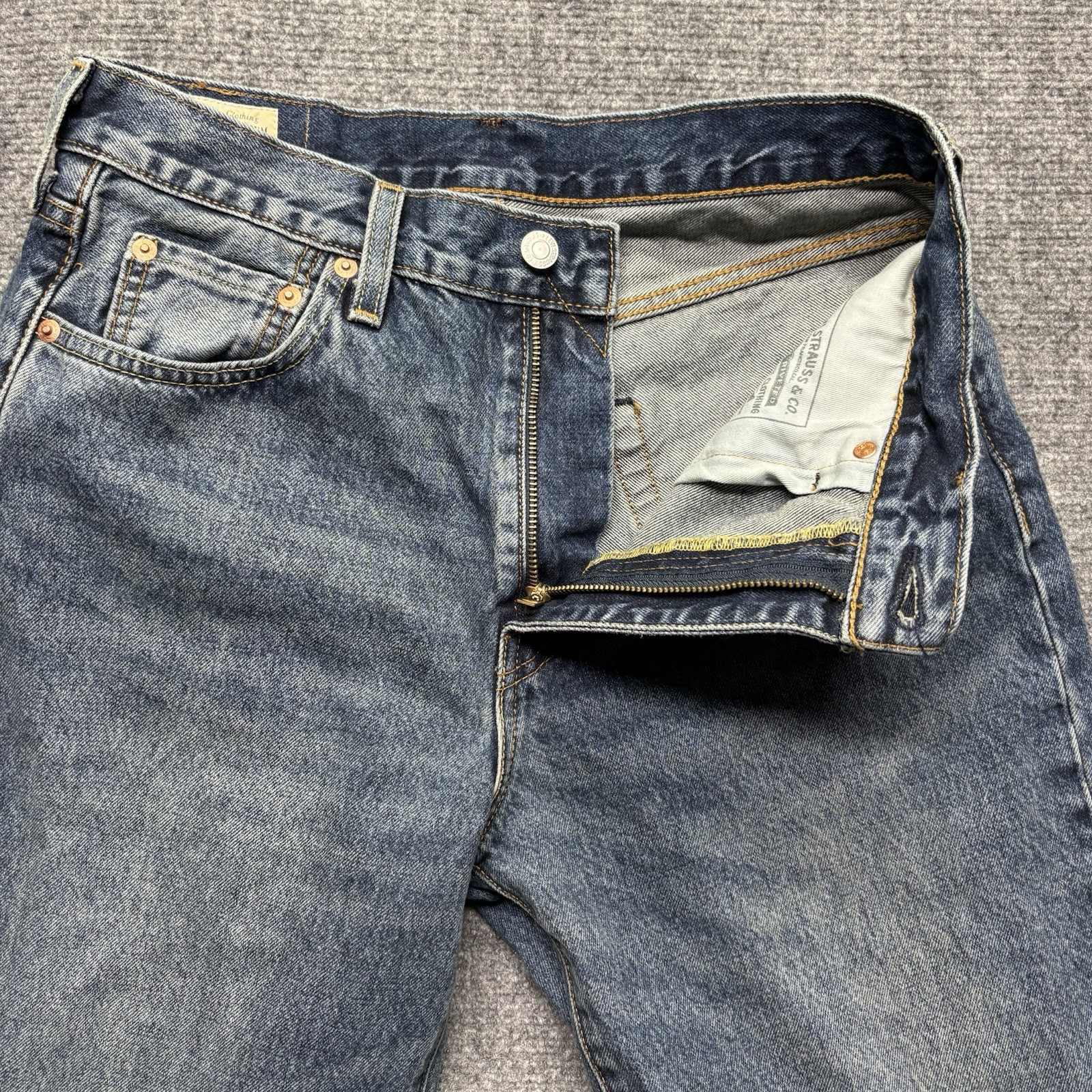 Levis Premium 568 Loose Straight Leg Jeans Mens 30×32 Blue Denim 29037-0059