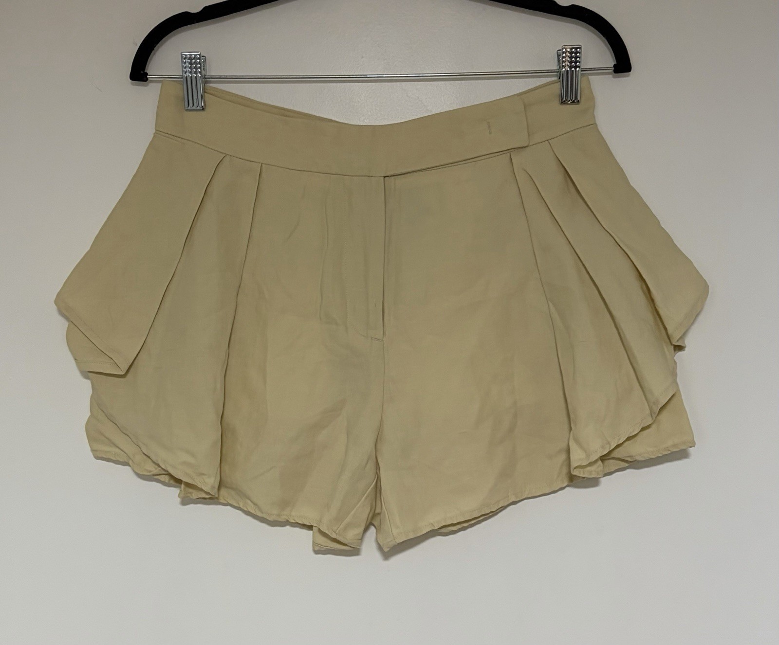 See By Chloe Women’s Light Yellow Wool And Flax Blend Shorts Sz 30” Waist