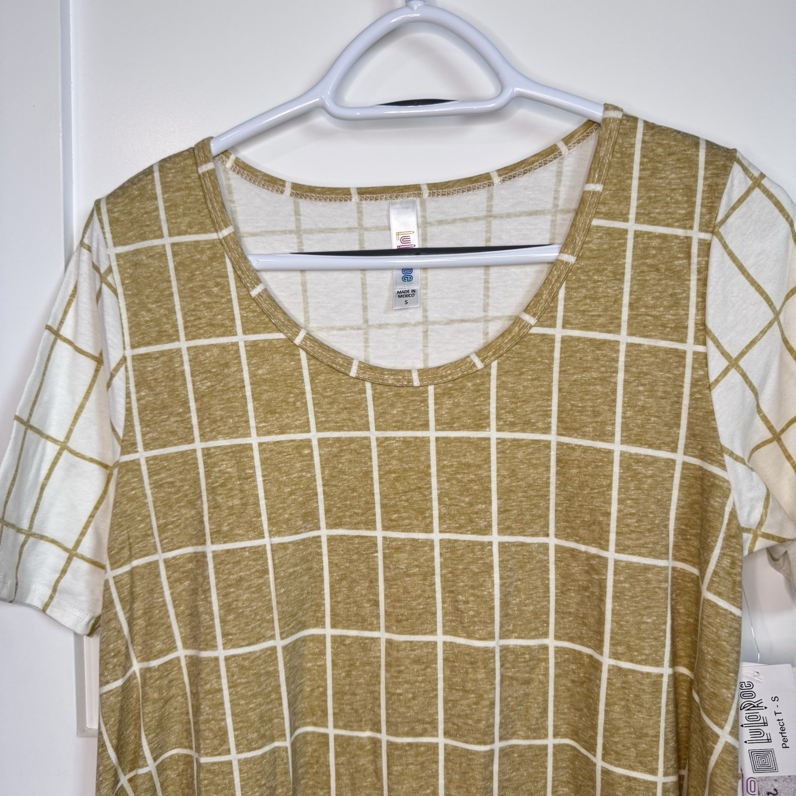 NWT LuLaRoe Perfect T Women’s Size Small Hi Low Hem Gold & White Grid FLAWED