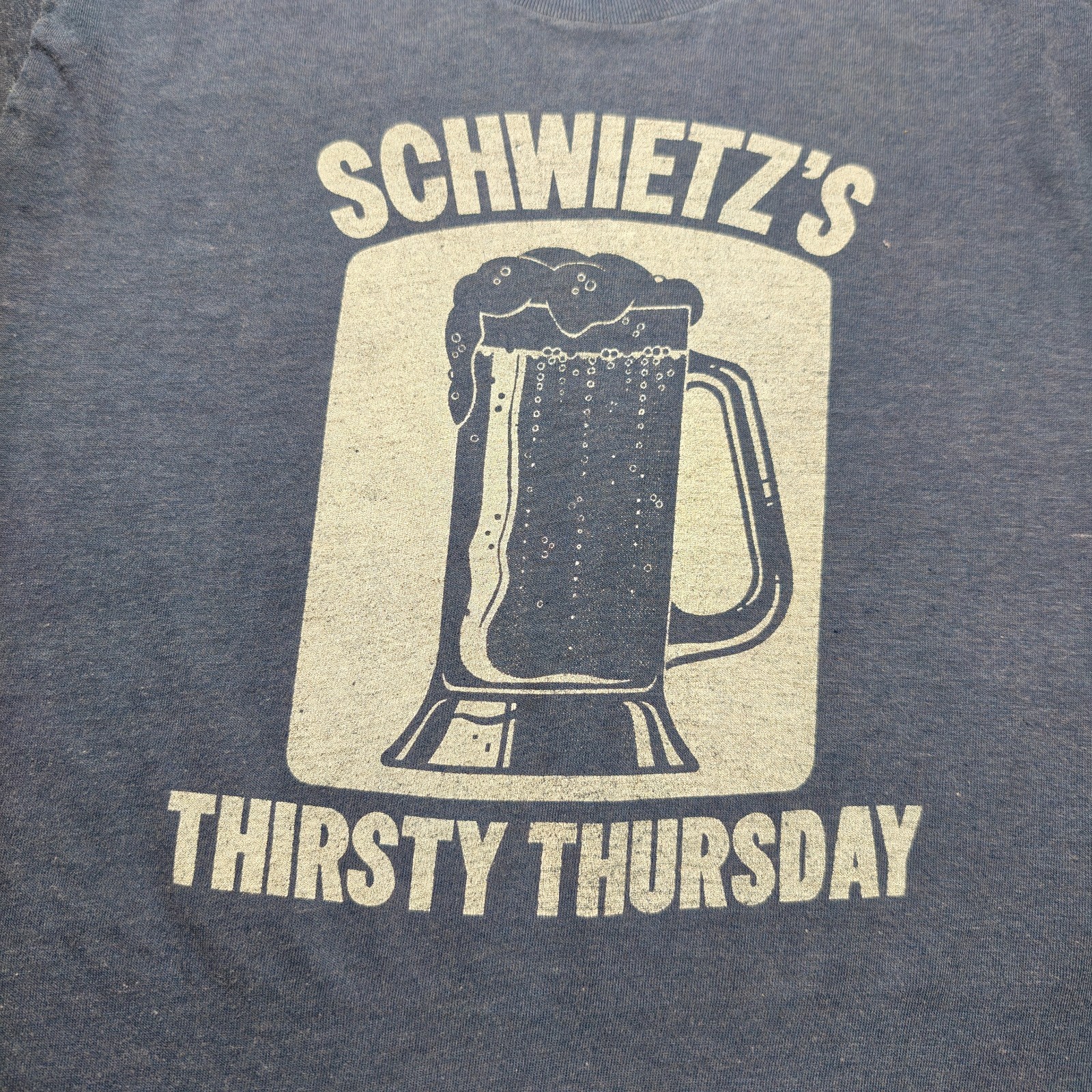 Vintage 80s Schwietz’s Thirsty Thursday Pub Beer Mug Graphic T-Shirt – Medium