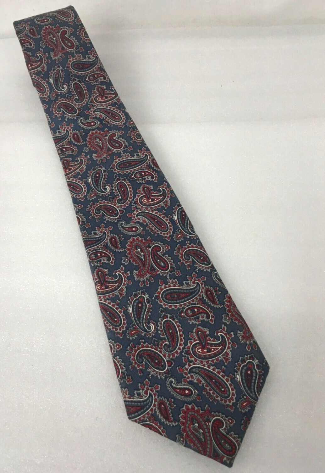 Wembley Silks Neck Tie Dark Blue Red White Paisley Silk 3.25 in Wide 57 in Long