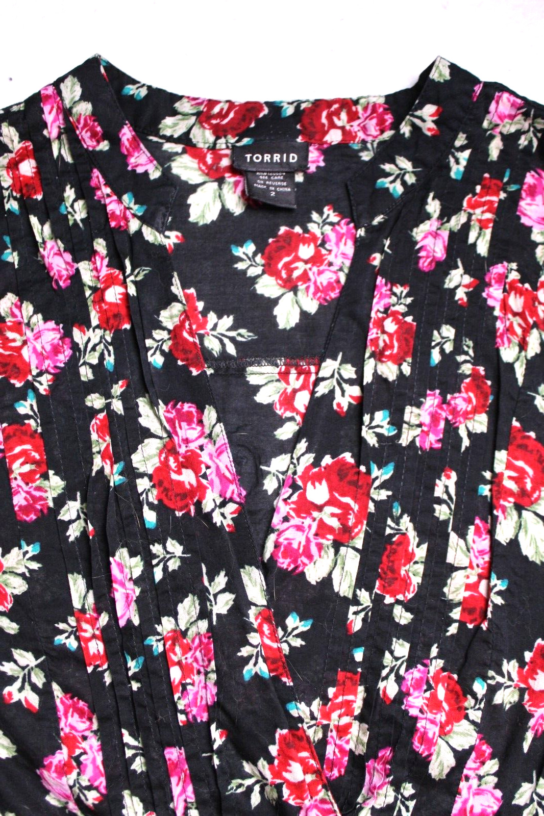 TORRID TUNIC BLOUSE ladies size 2X black red green rose print long sleeve pleats