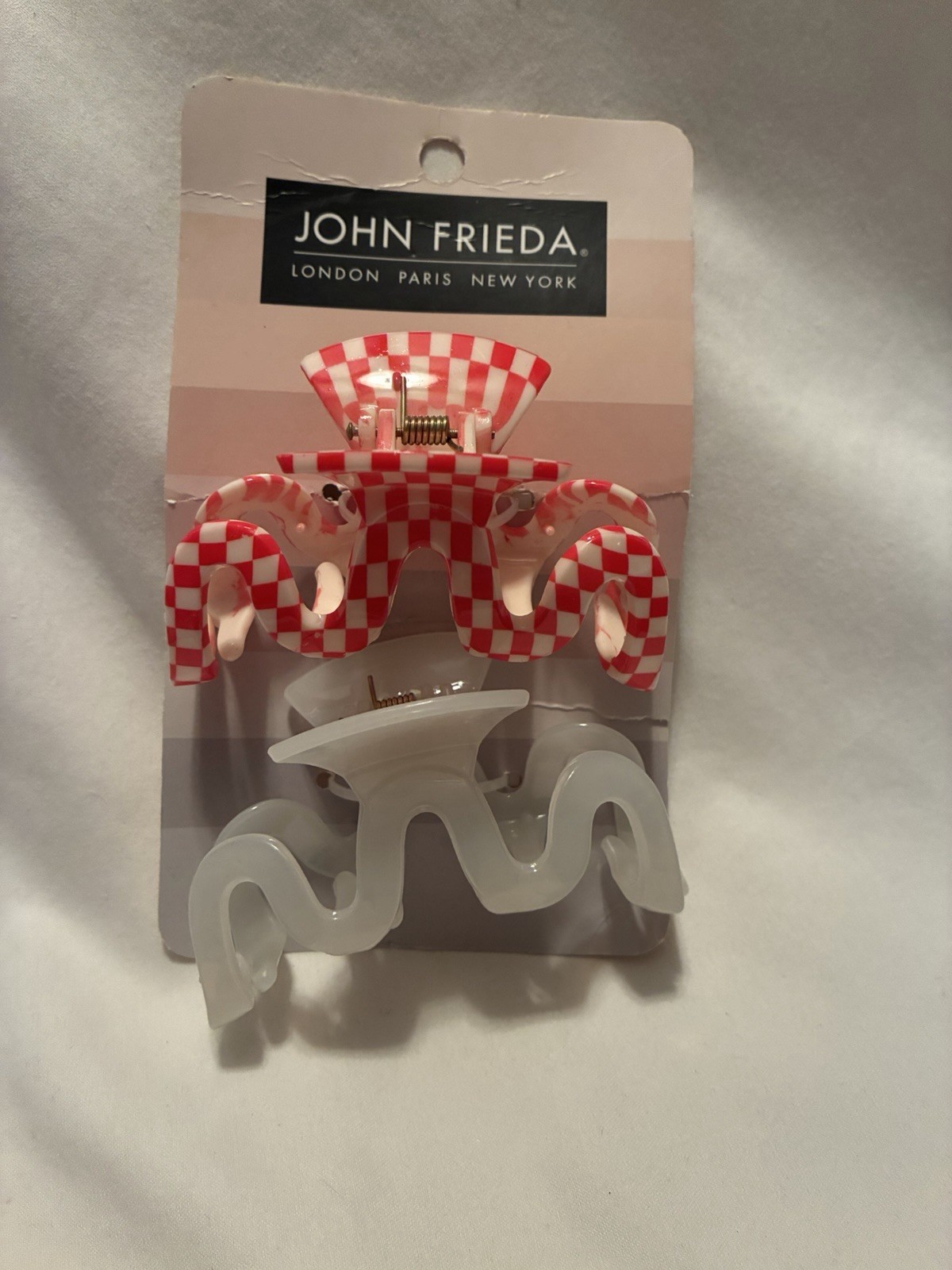 John Frieda 2-Piece Wavy Claw Clip Set – Red Checkerboard & White