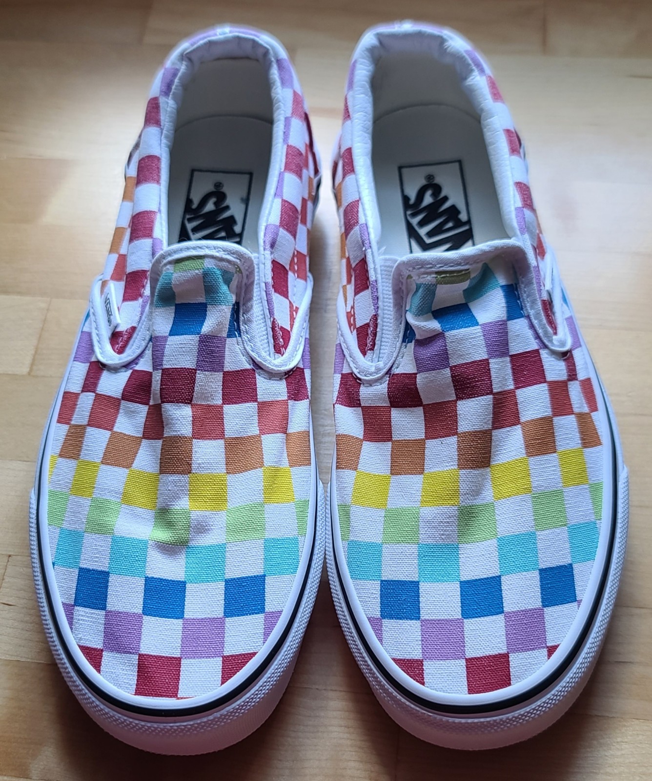 VANS Off the Wall Slip-On Shoes Unisex, Rainbow Checkerboard, Men 6.5/Women 8