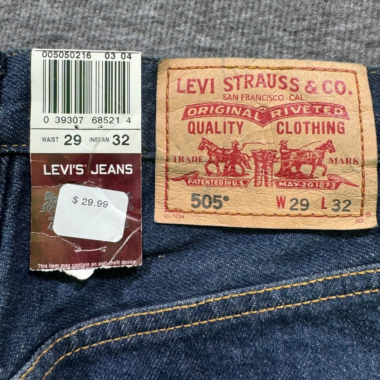 NWT Vintage Deadstock Y2K Levi’s 505 Regular Fit Jeans Mens 29×32 Dark Wash