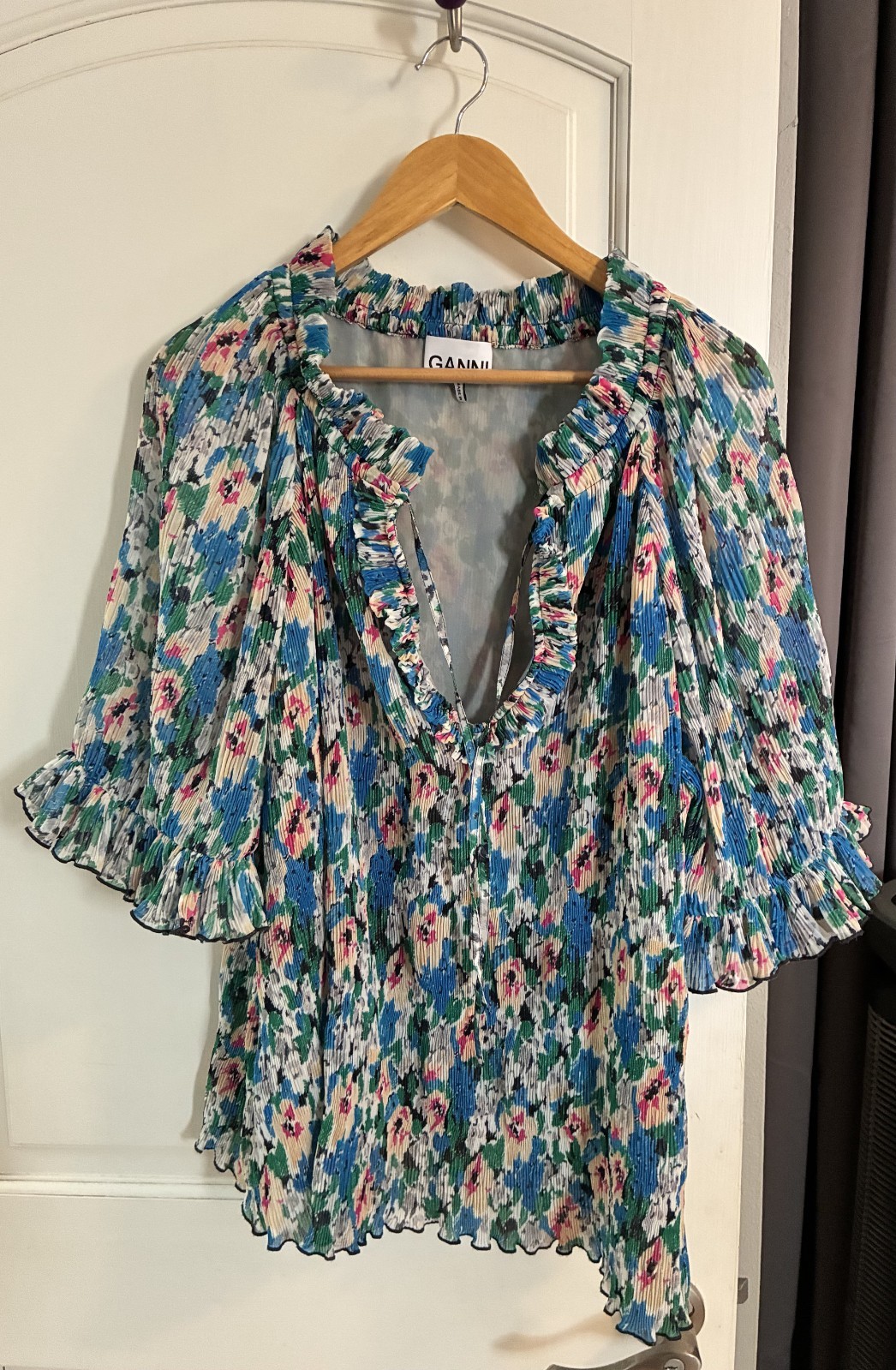 NWT Ganni Women’s Blue Green Multi Floral Pleated Georgette Top Blouse 40 US 8