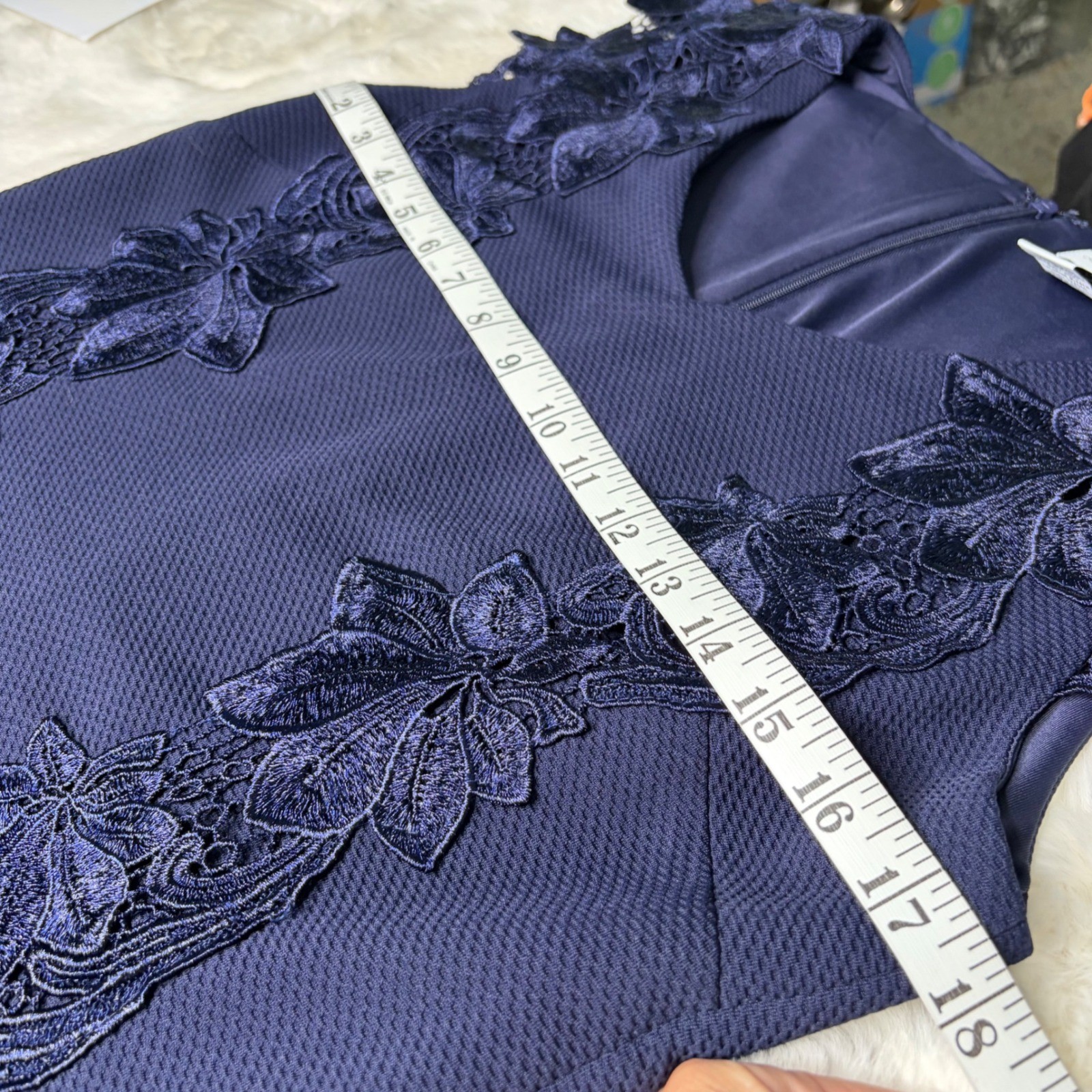 Carmen Marc Valvo Navy Blue Lace Applique Pique Sheath Dress Cap Sleeve Size 8