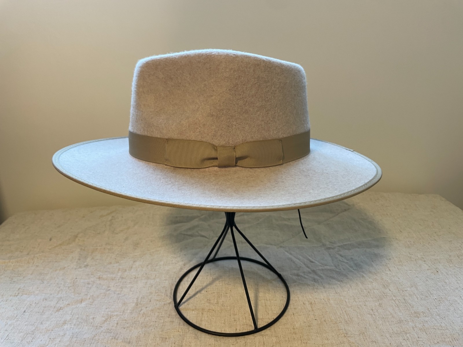 NEW Wide Brim Fedora Hat Beige Handcrafted Wool Boho Festival Classic Timeless