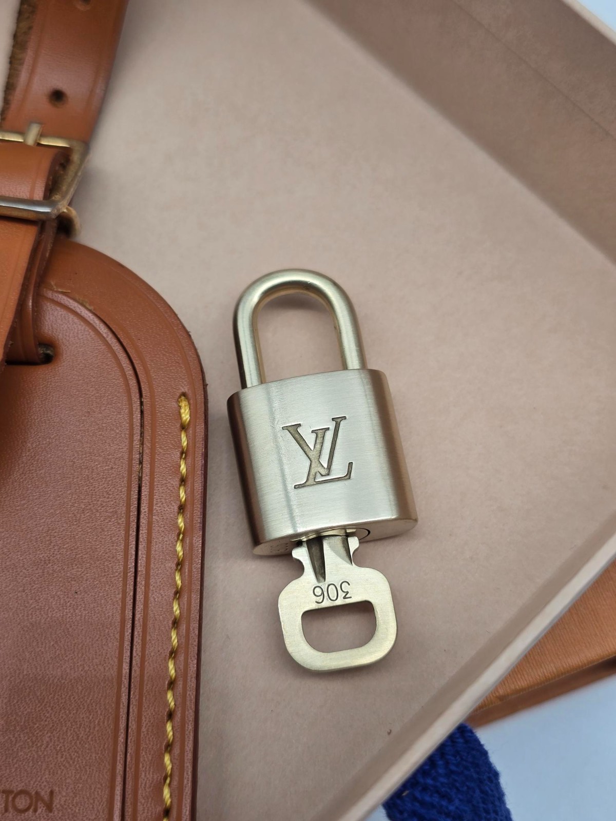 Authentic Louis Vuitton LV Large Brown Luggage Tag Gold Padlock Key w/ Box
