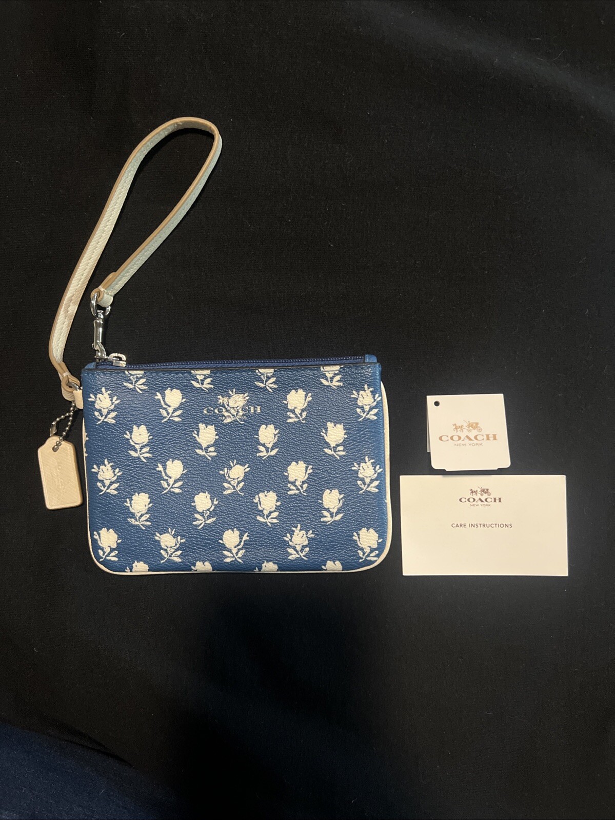 COACH Badlands Small Wristlet F53152 Blue and White Flower Floral NWT