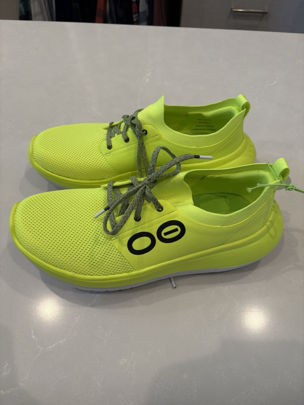 Brand New Men’s Oofos Oomy Stride Electra Size 11