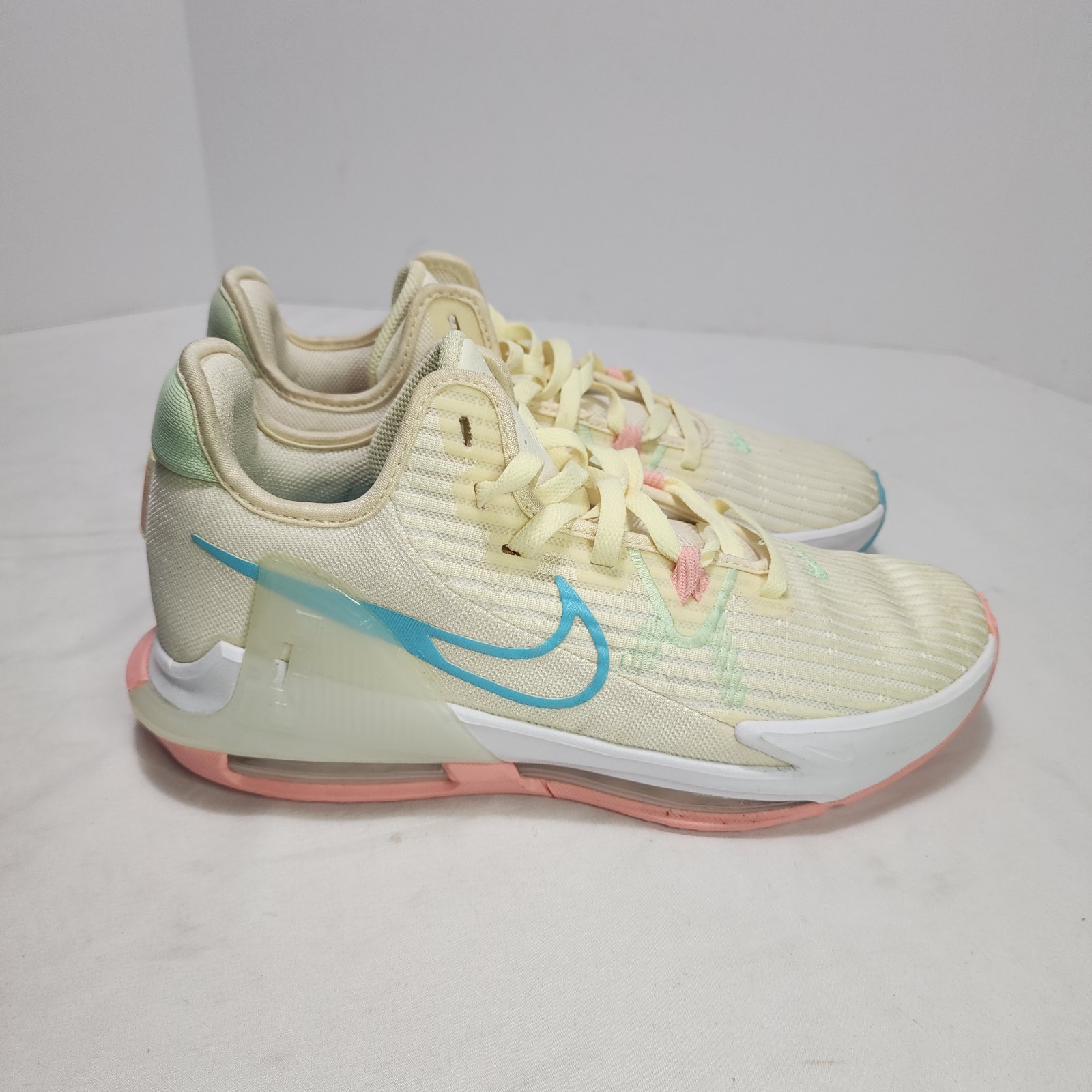 RARE Nike LEBRON JAMES Witness 6 EASTER Basketball Sz 10 Shoes CZ4052-103 – EUC