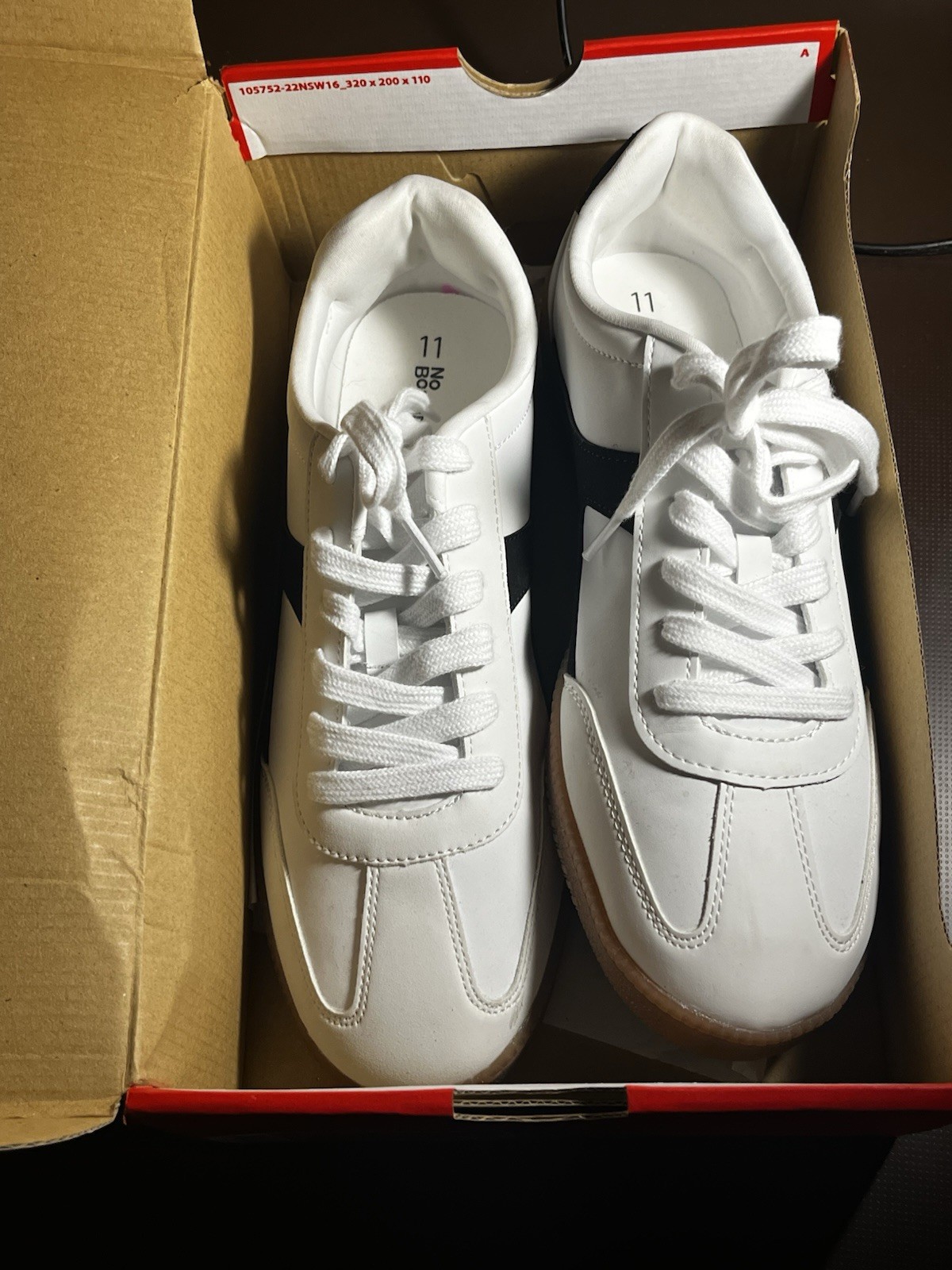 No Boundaries Low Top Lace-Up Athletic Sneakers White/Black HF0052-100