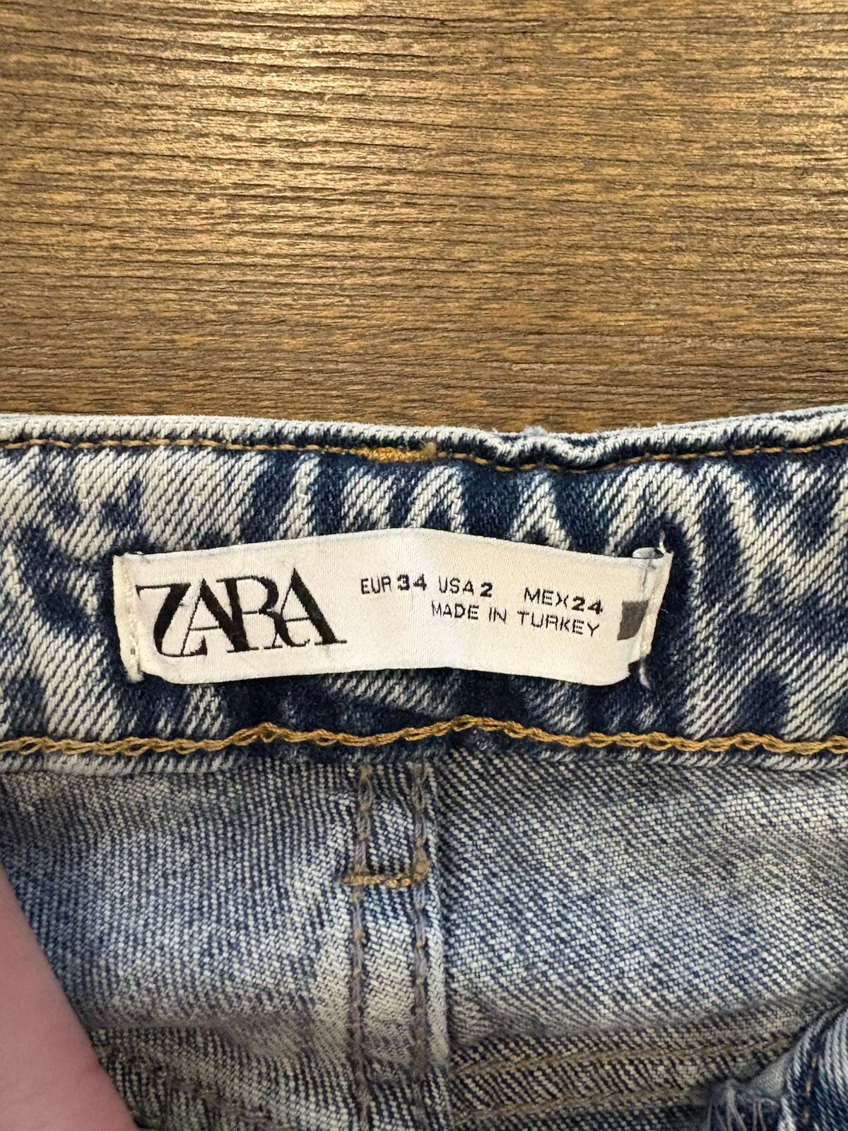Zara Raw Hem Women’s Sz 2 Light Wash Blue Denim Button Down Jean