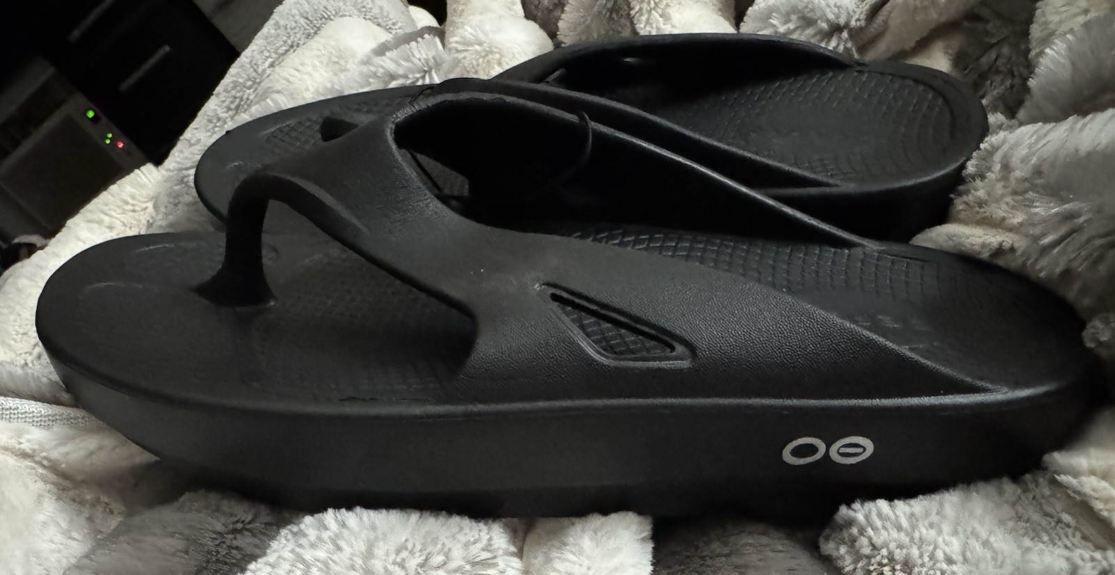 Oofos Recovery Sandals Sz US 7W 5M ~ Flip Flop Thong Black