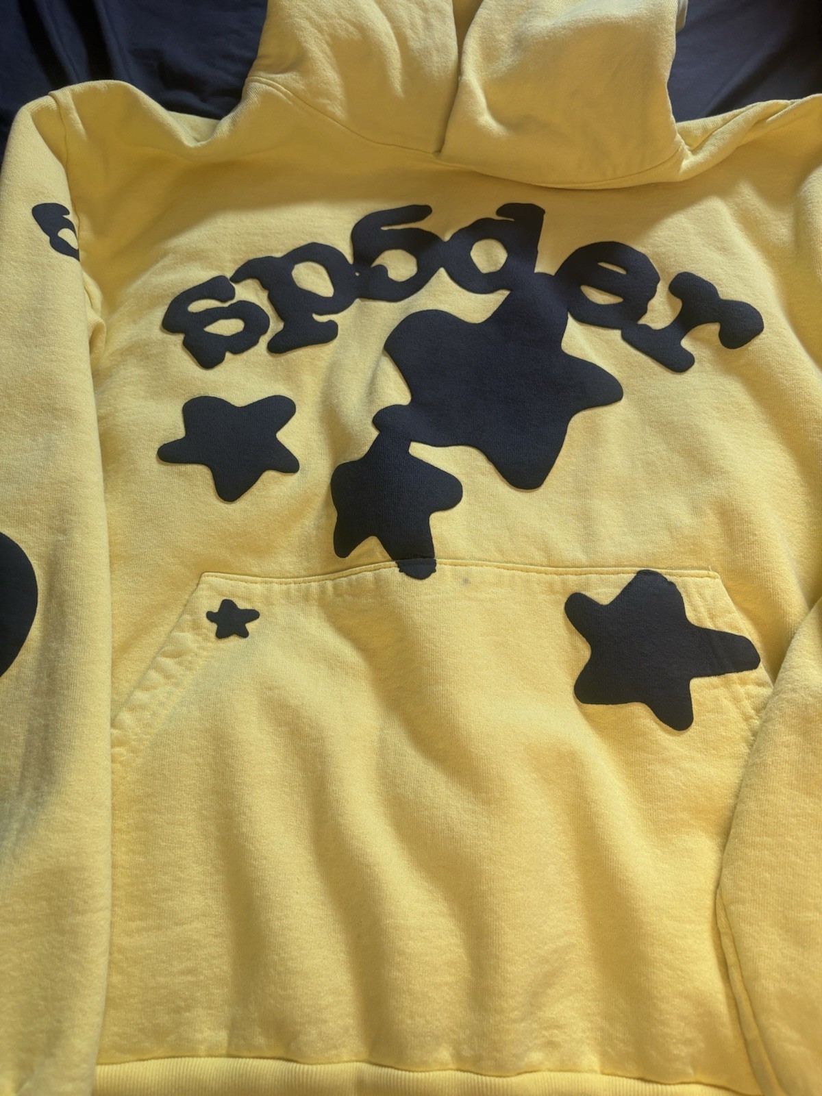 sp5der Men’s M Yellow Fleece Pullover Hoodie Black Star Graphic Pocket