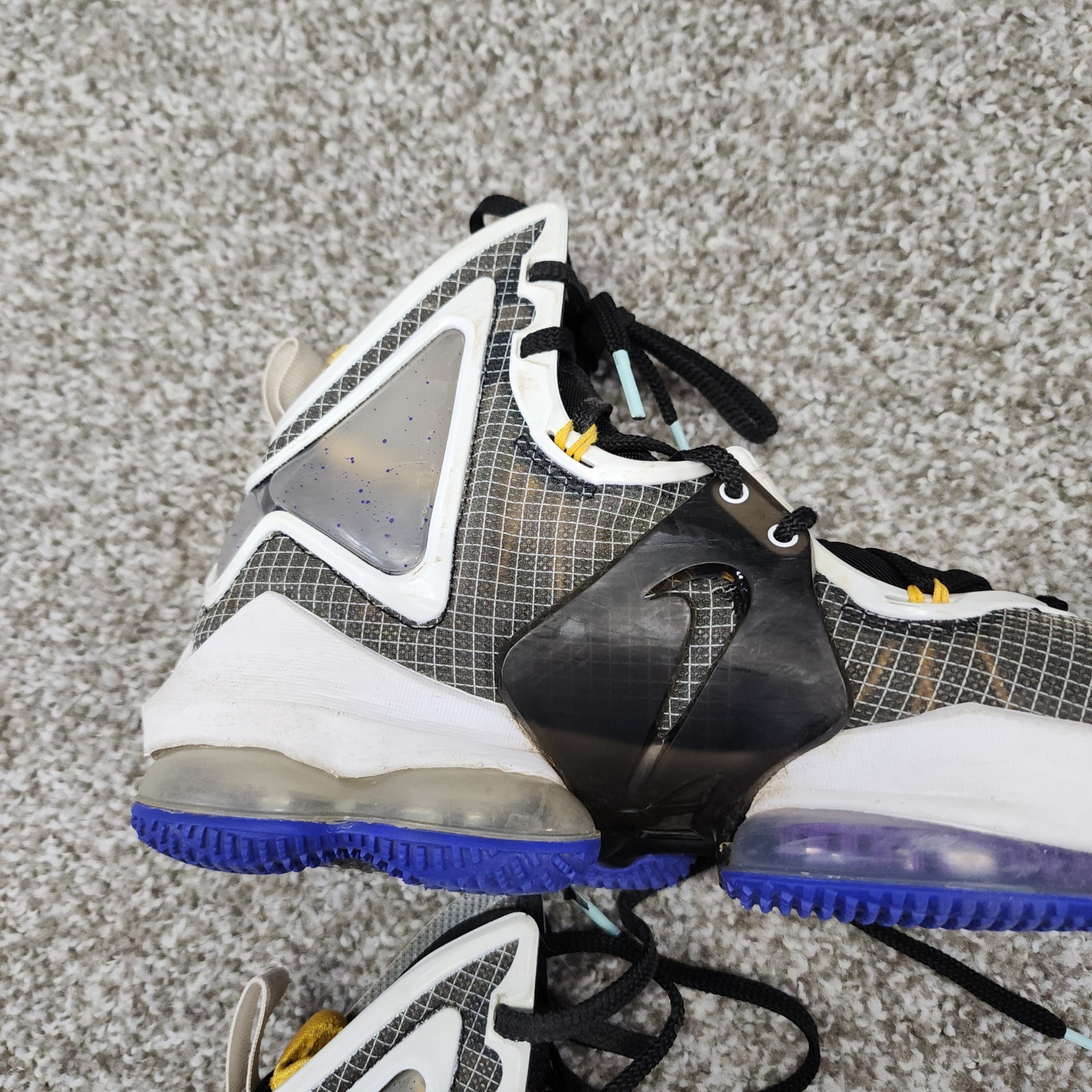Nike LeBron 19 Hardwood Classic Laker Purple Gold Black Men Size 9.5