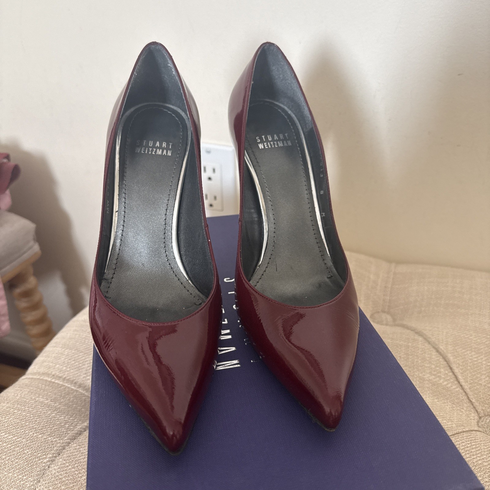 STUART WEITZMAN NAUGHTY BURGANDY ANILINE #8us $335