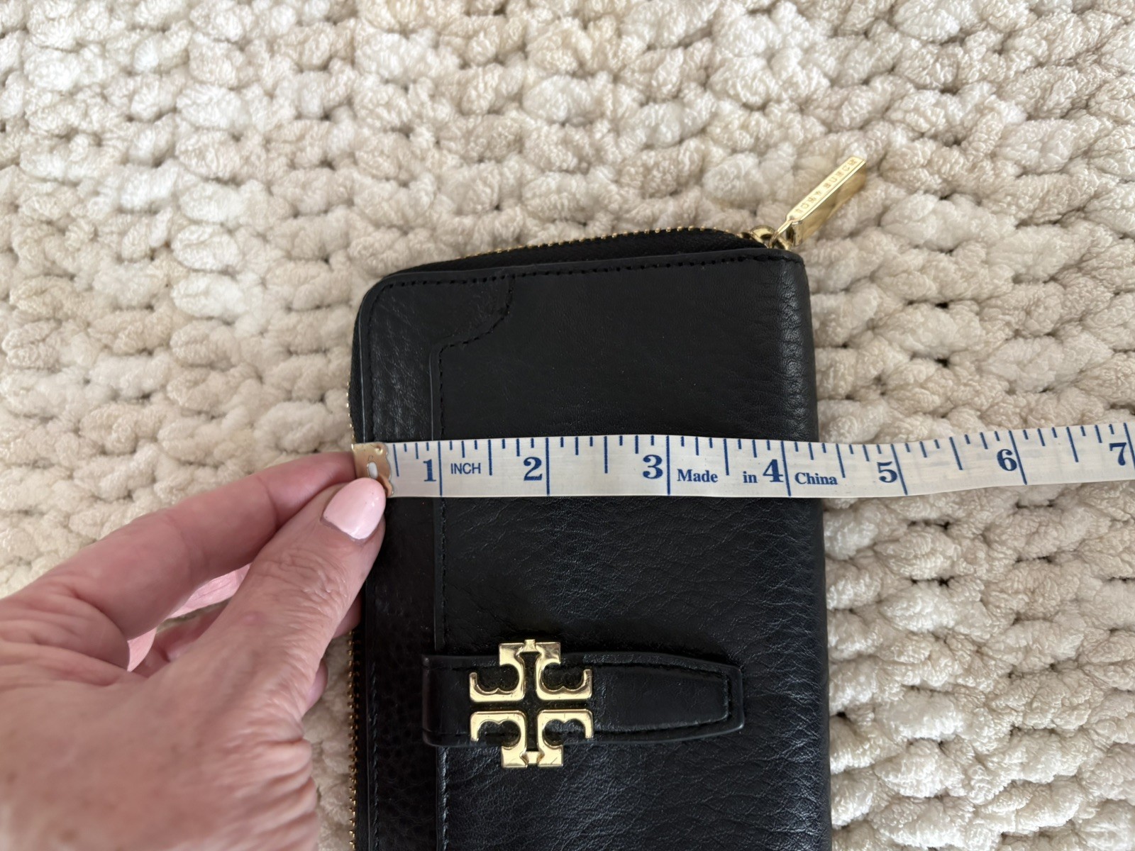 Tory Burch Full Zip Leather Black Gold Tone Logo Hardware Designer